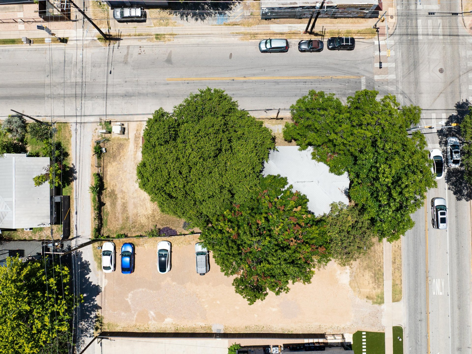 2201 E Cesar Chavez