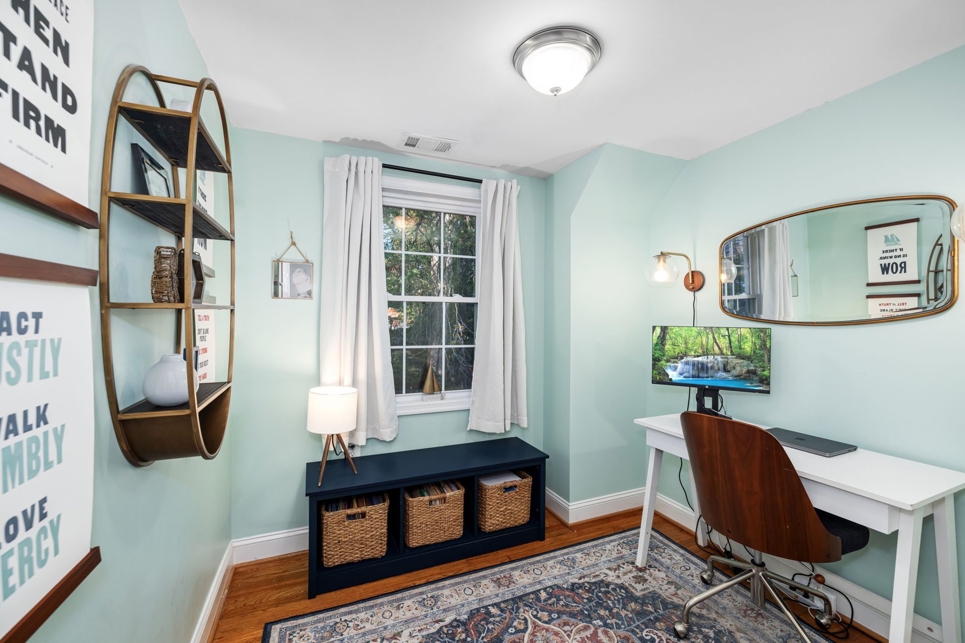 A Special End Unit in Warwick Village / Del Ray