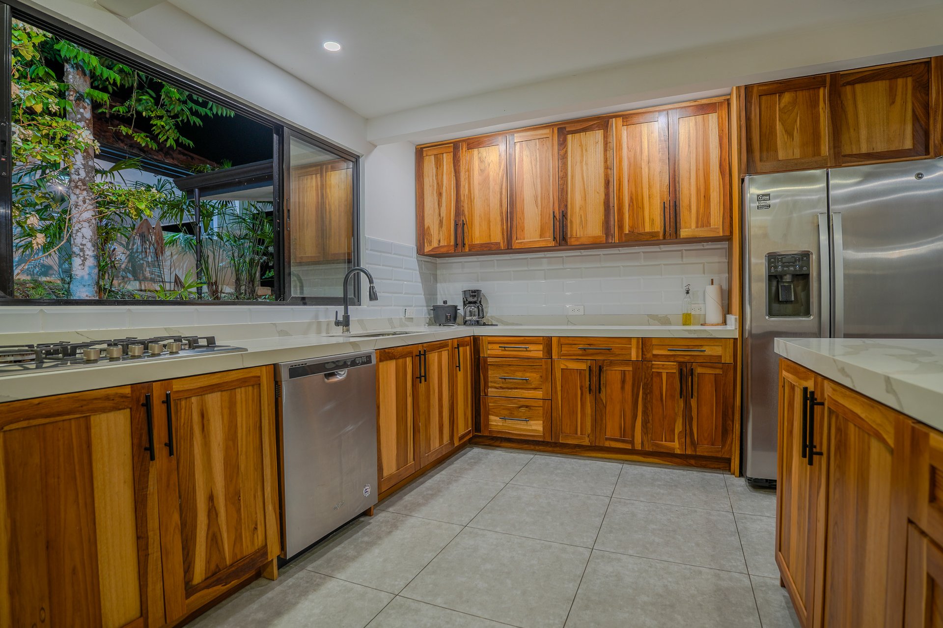 Casa La Roca, Whale's Tail 3 Bedroom Home In Uvita!
