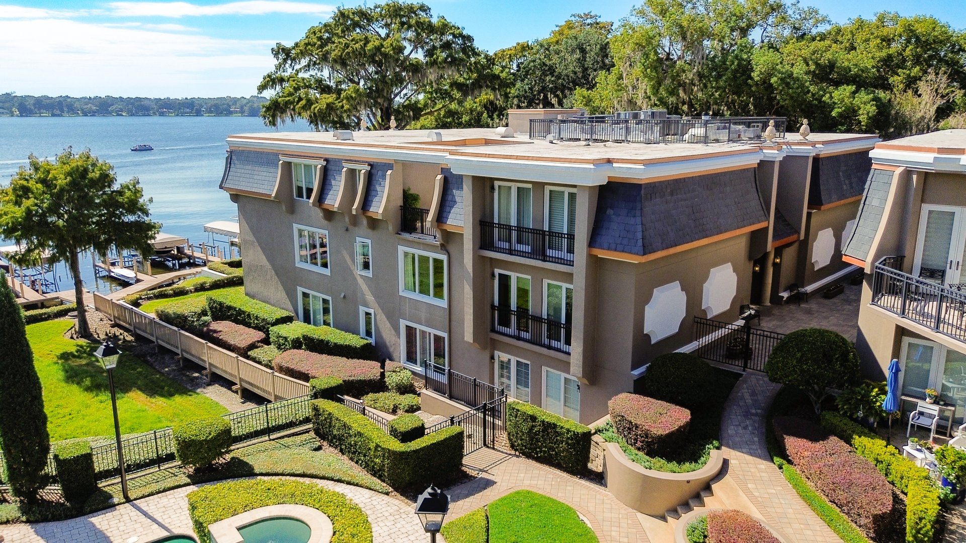 Spacious Winter Park Lakefront Condo in Perle du Lac