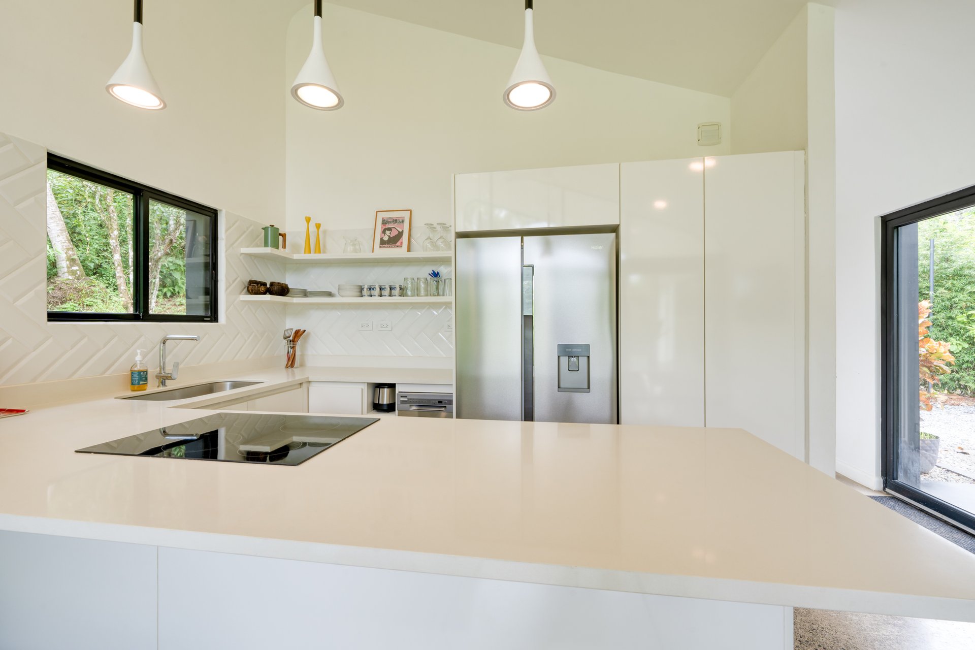 Modern Eco Villa in Central Uvita Only 5 Minutes from Surf Beach