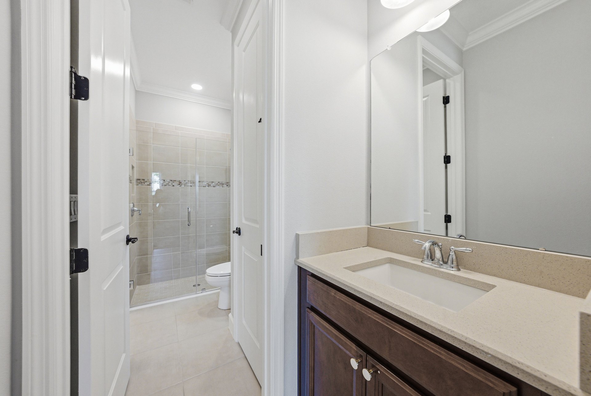 6883 BRADBURY CIR