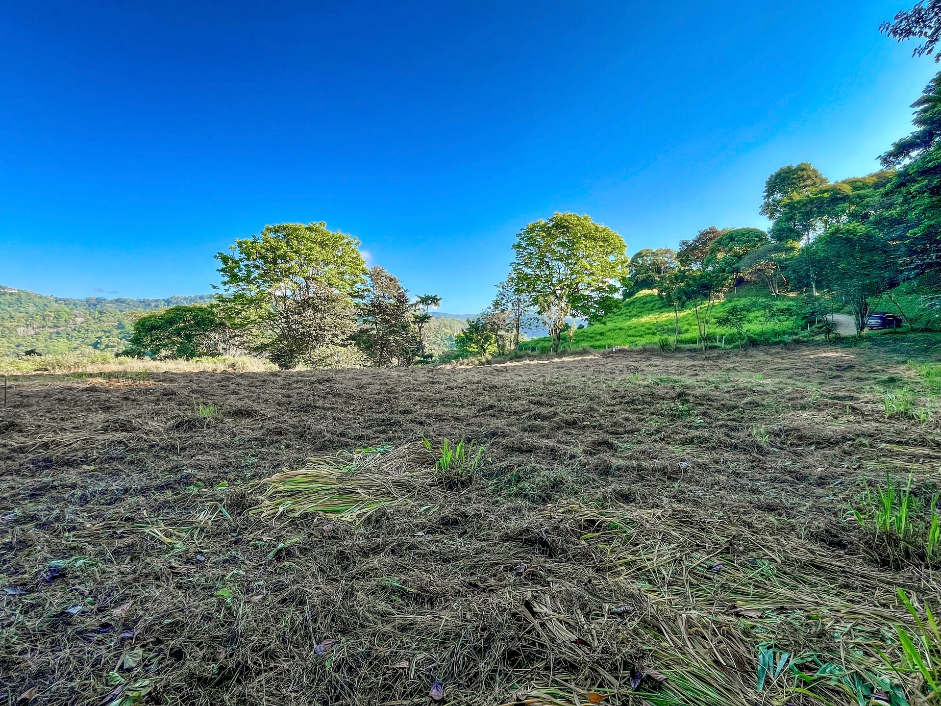 7 ACRES – Mountain Views! Large Building Area, Walking Distance To The Largest Waterfall In The Area, Public Road, Private Setting, Ready To Build, 20Min to Dominical!!