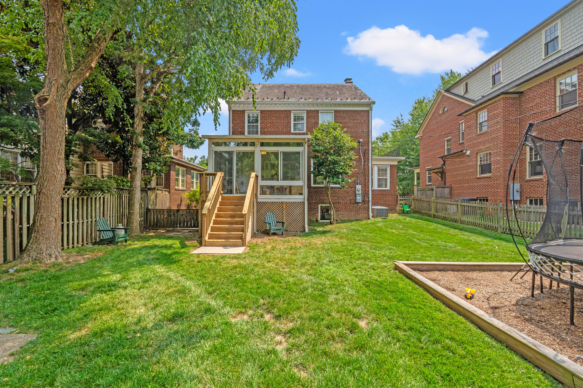 21 W Oak Street