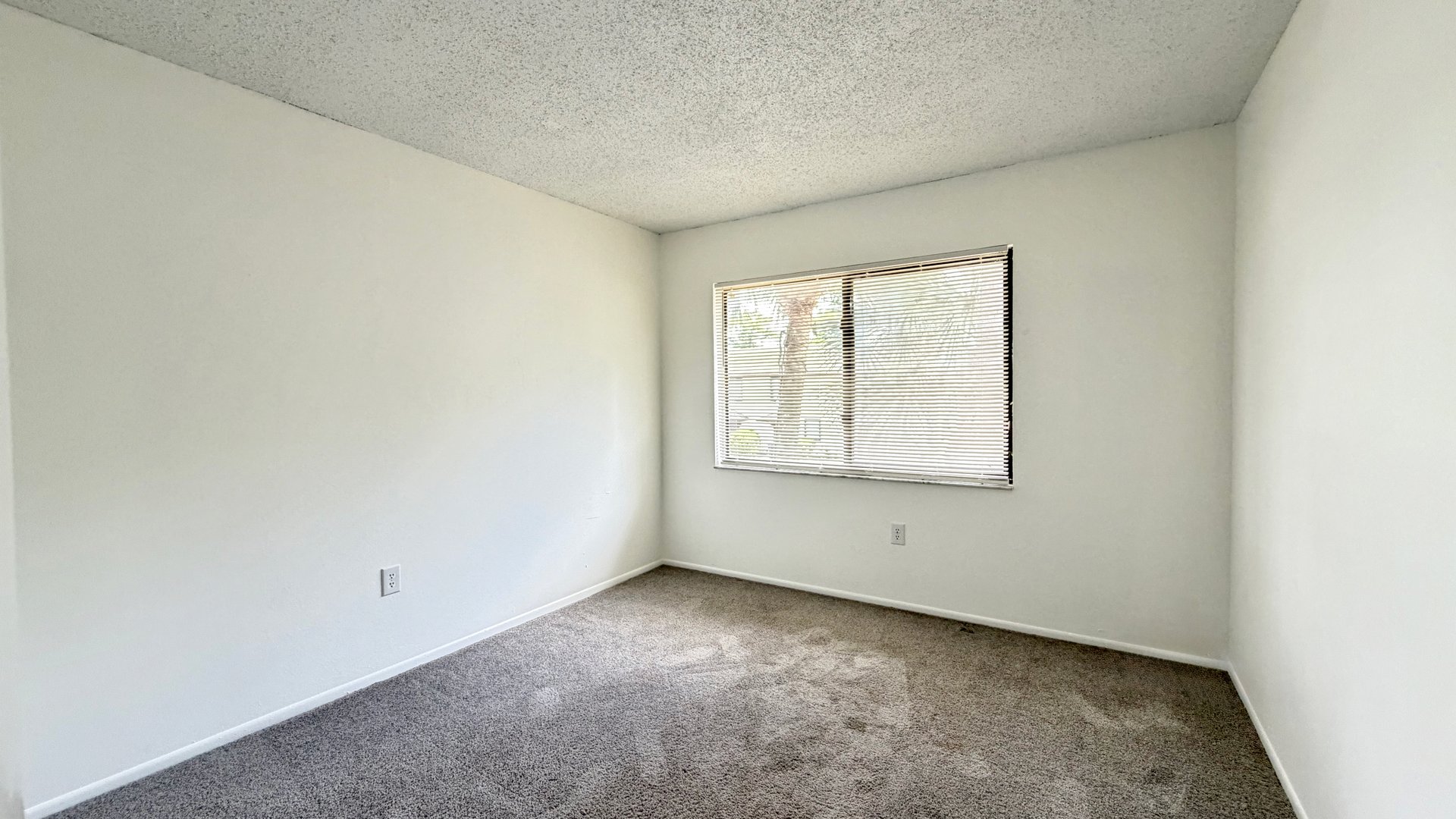 Lake Baldwin Area 2-Bedroom Townhouse for Lease