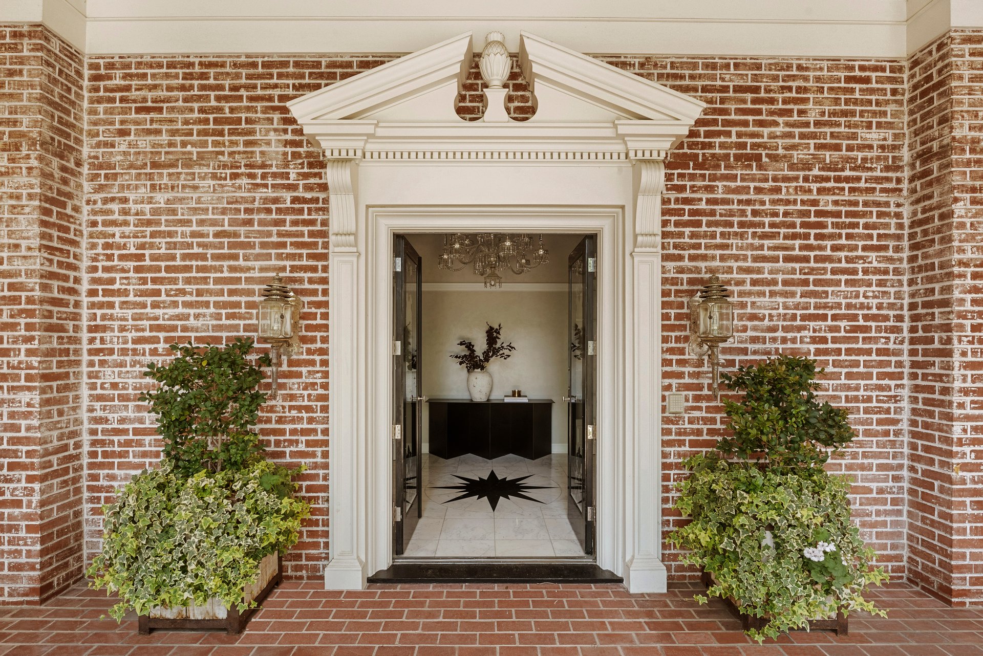 1001 N Crescent Dr, Beverly Hills 