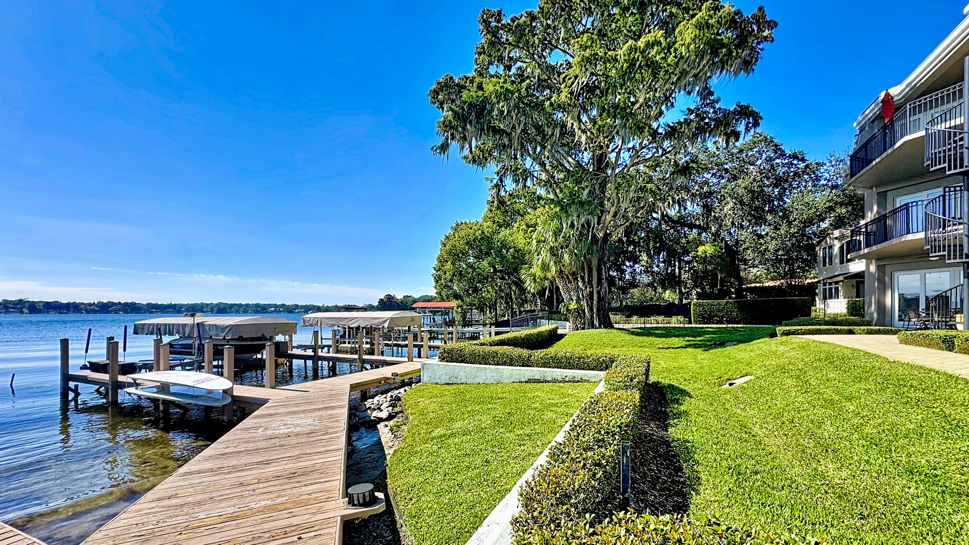 Spacious Winter Park Lakefront Condo in Perle du Lac