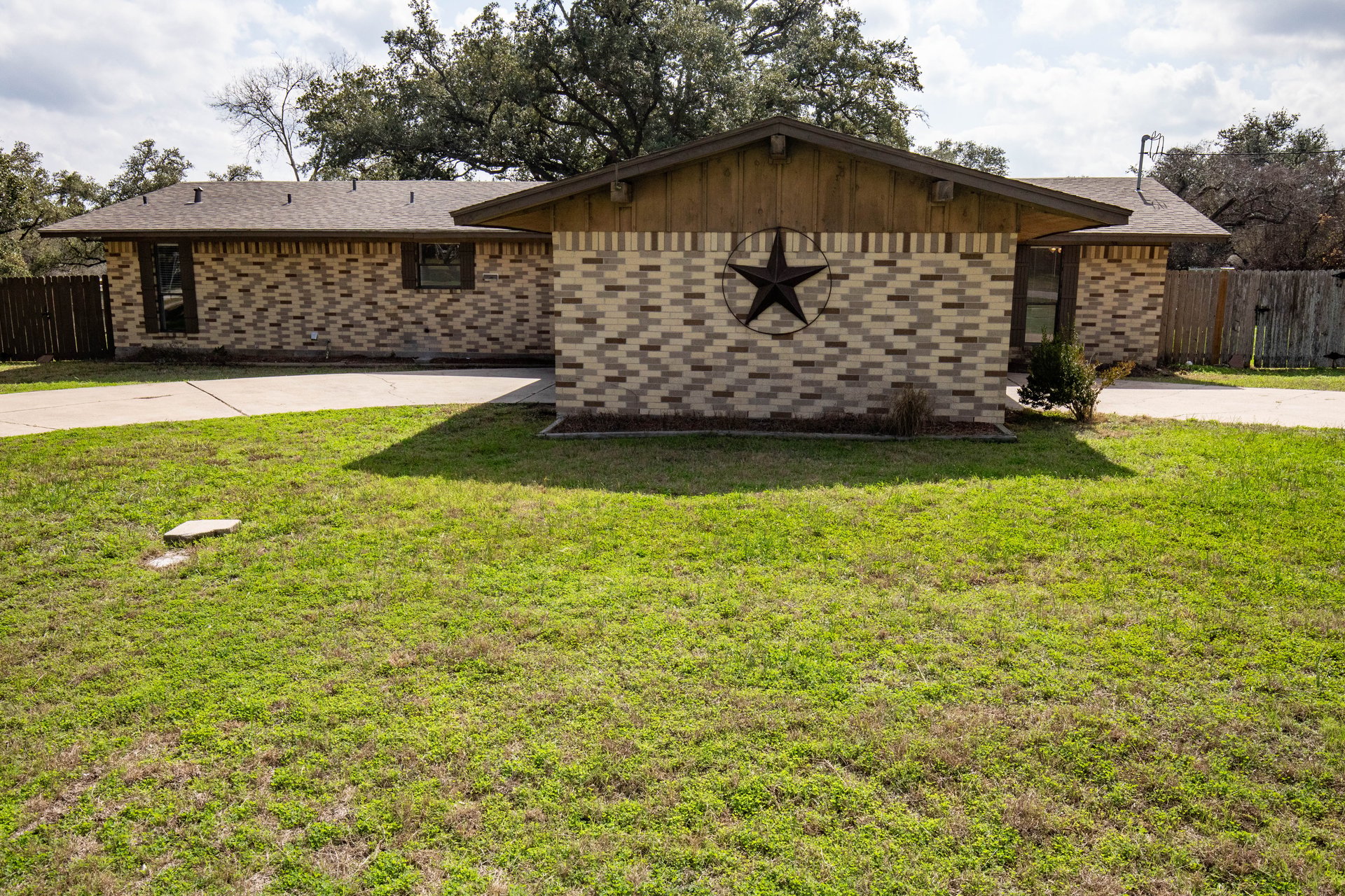 613 W Oak | 3 BR 2 BTH | Goliad, TX