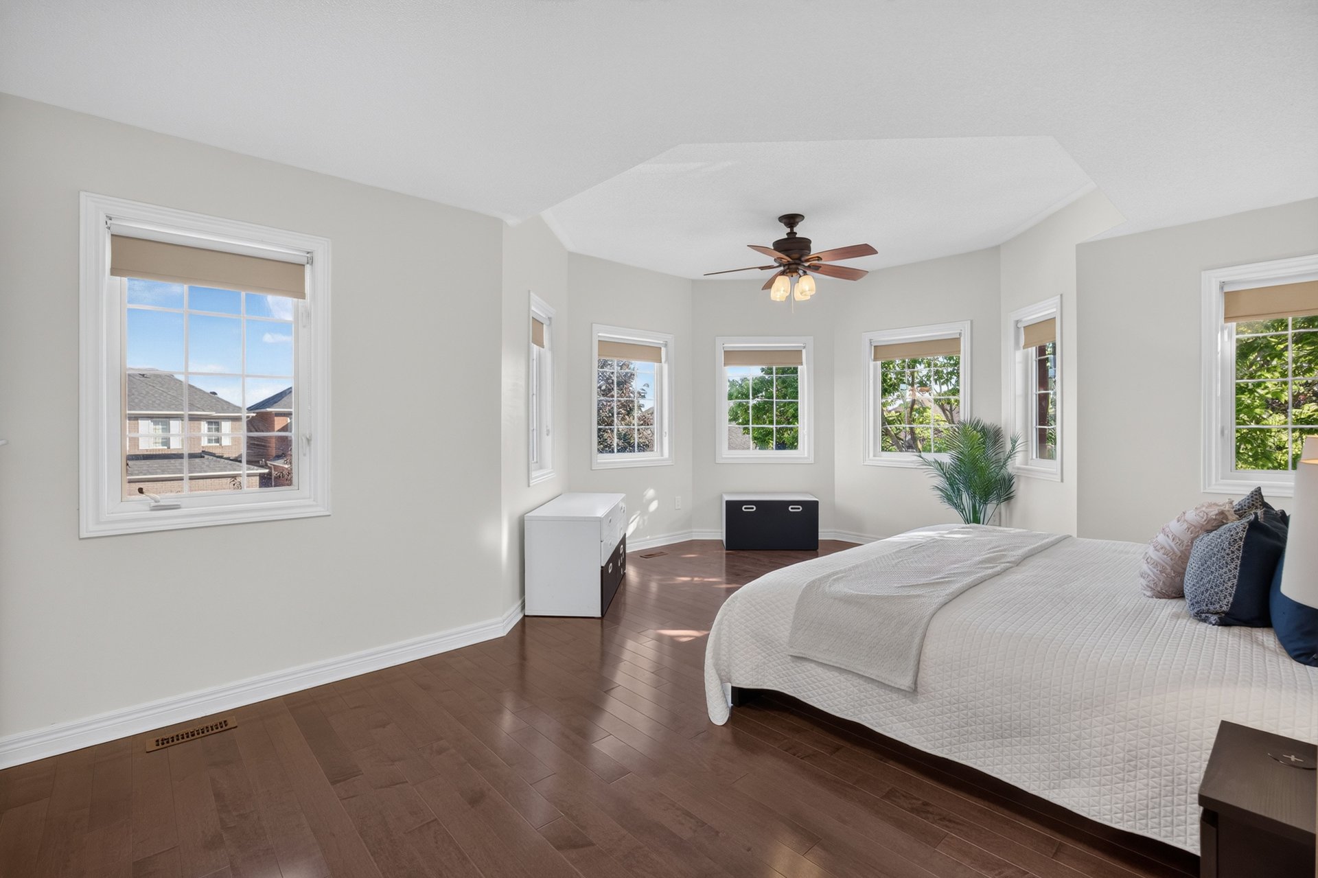 2201 Lapsley Crescent, Oakville