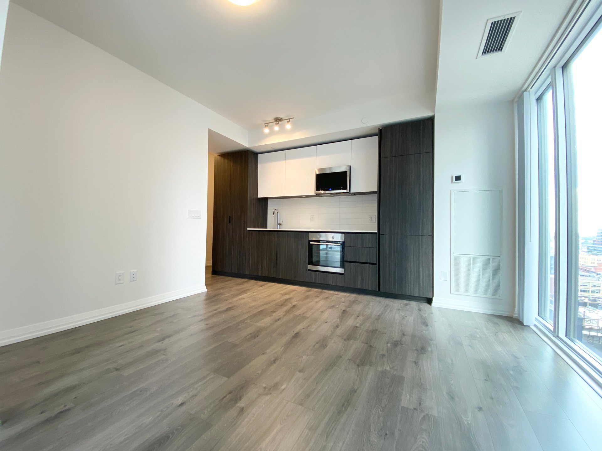 8 Widmer Street 2005