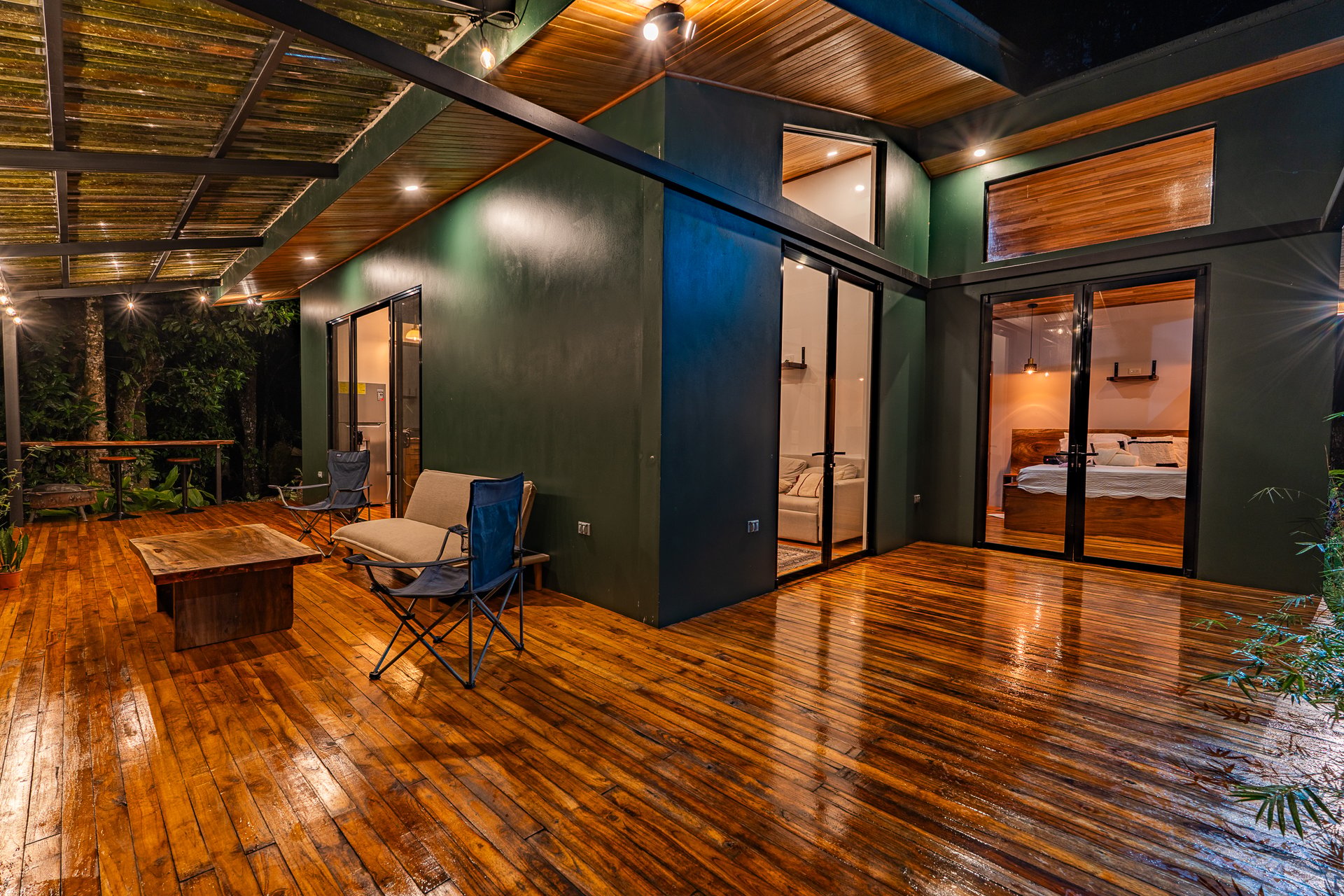 Costa Rica Mountain Retreat – 1.8 ha with Luxury Cabin, Private Lake & Riverfront