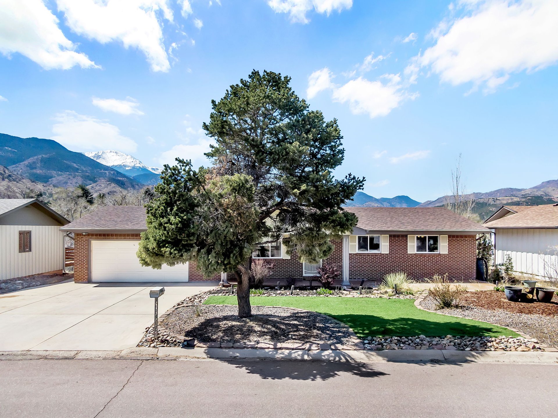 214 Crystal Hills Boulevard