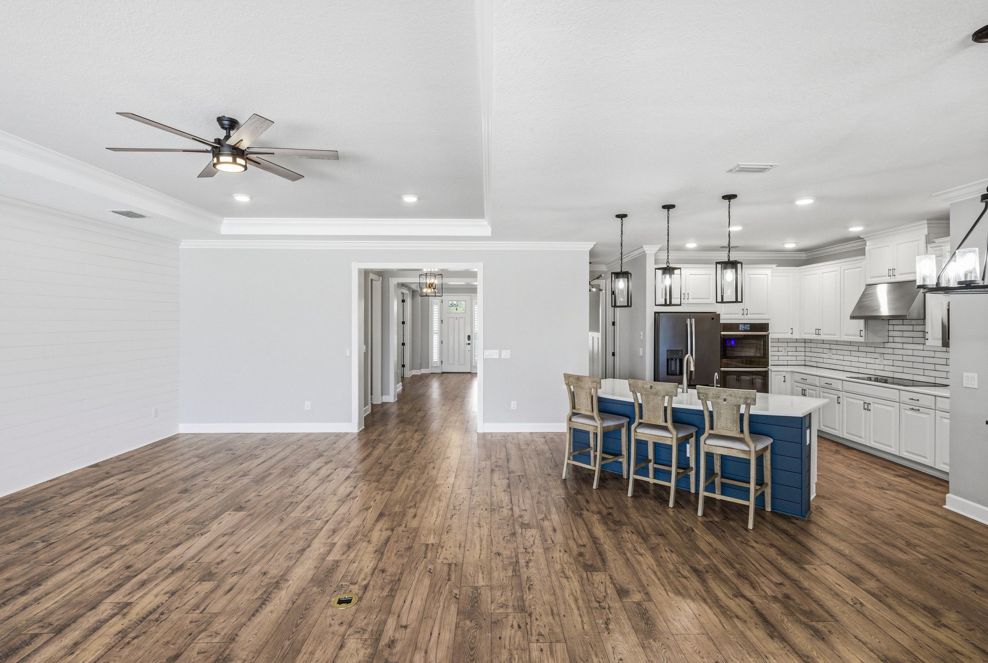 6883 BRADBURY CIR