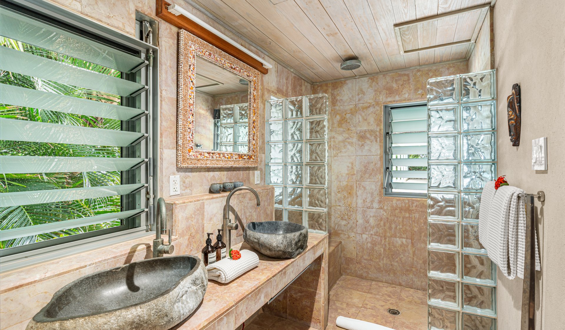 1143 Salt Spring Estate House 2