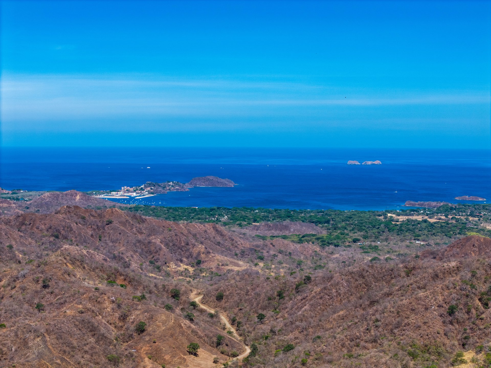 Finca Las Ventanas | Expansive Mountain View Estate Near Potrero