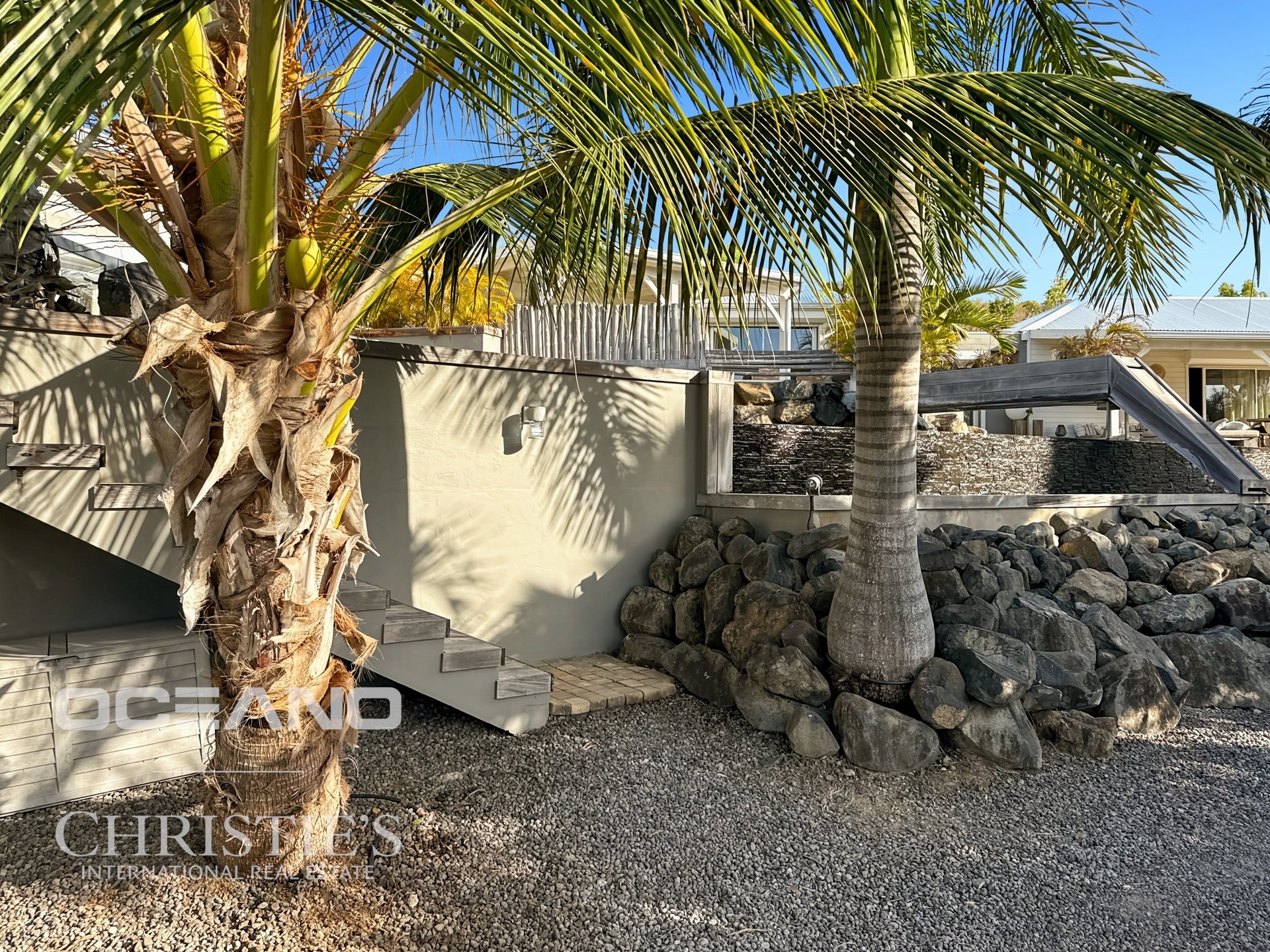 Real Estate Complex – 3 Villas + 1-Bedroom Apartment
