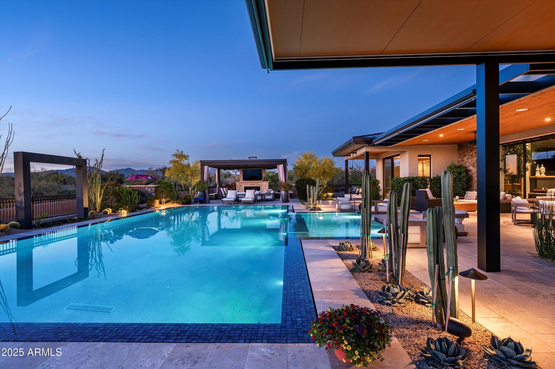 8328 E WHISPER ROCK TRL