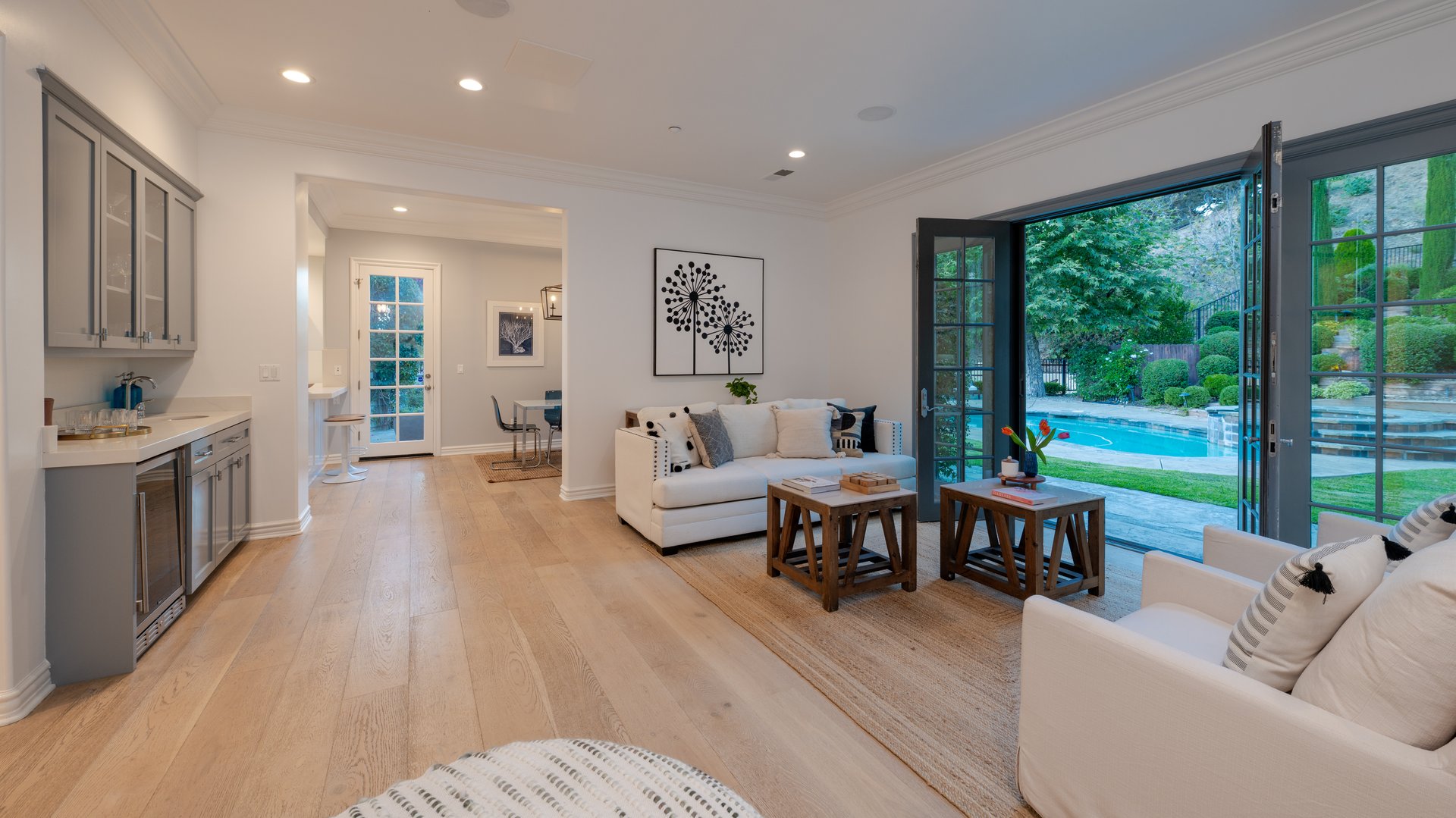 3686 Benedict Canyon Ln, Sherman Oaks 