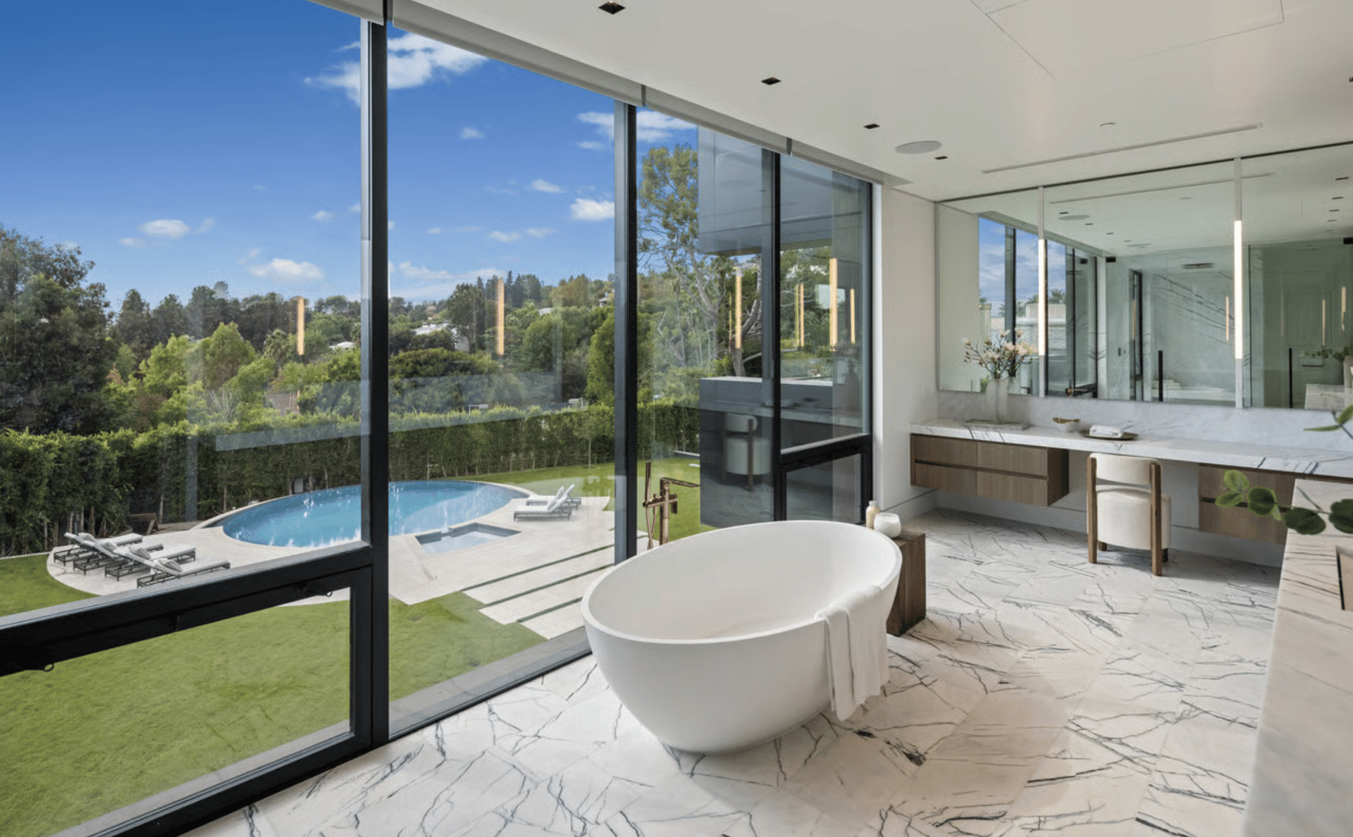 The Monocle, Holmby Hills