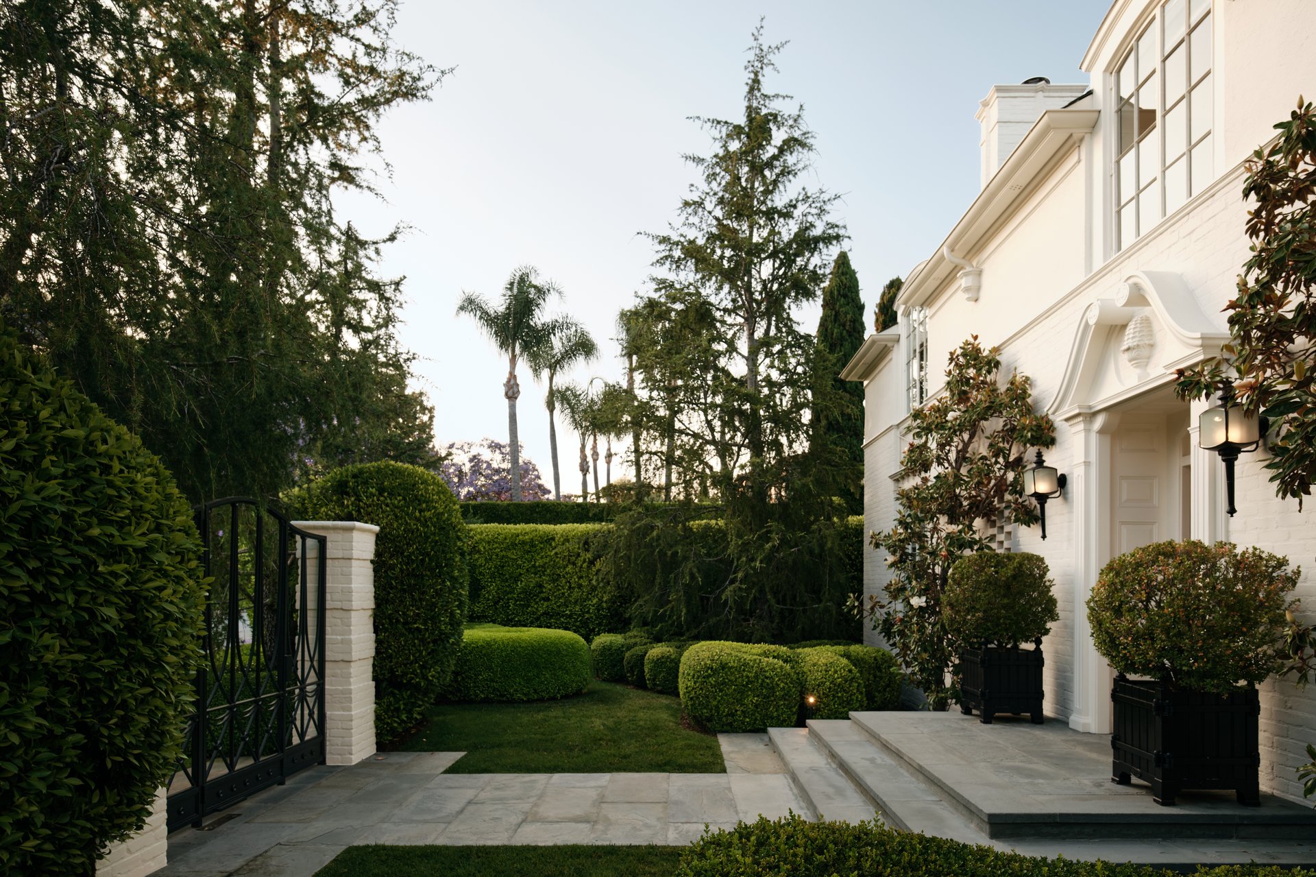 826 Greenway Dr, Beverly Hills 