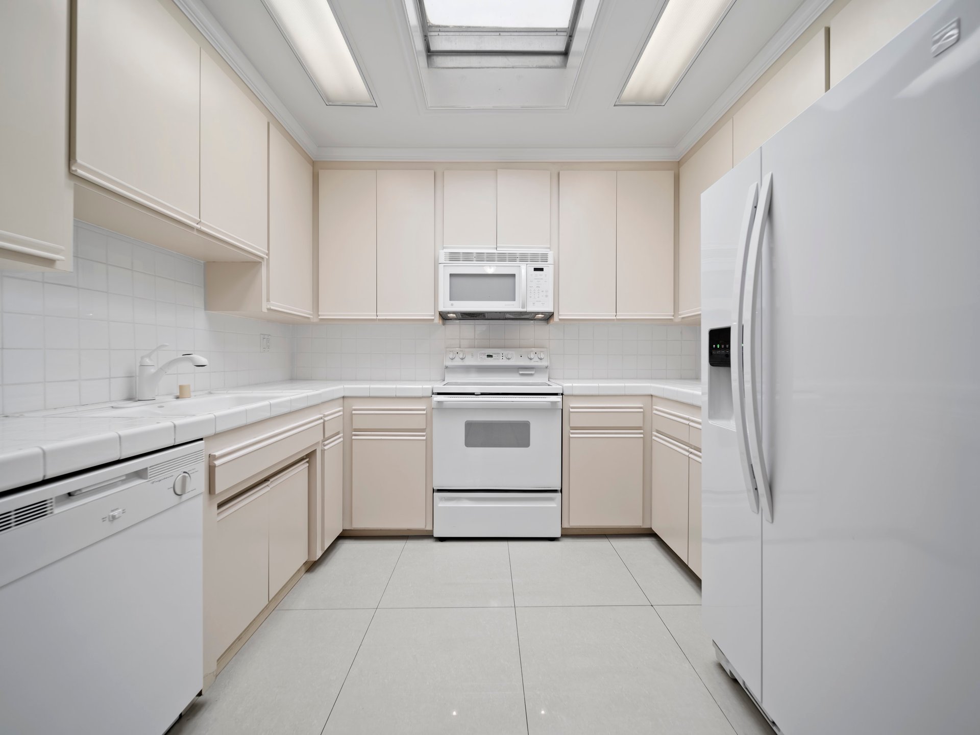 LEASED | 837 N West Knoll Dr Unit 319