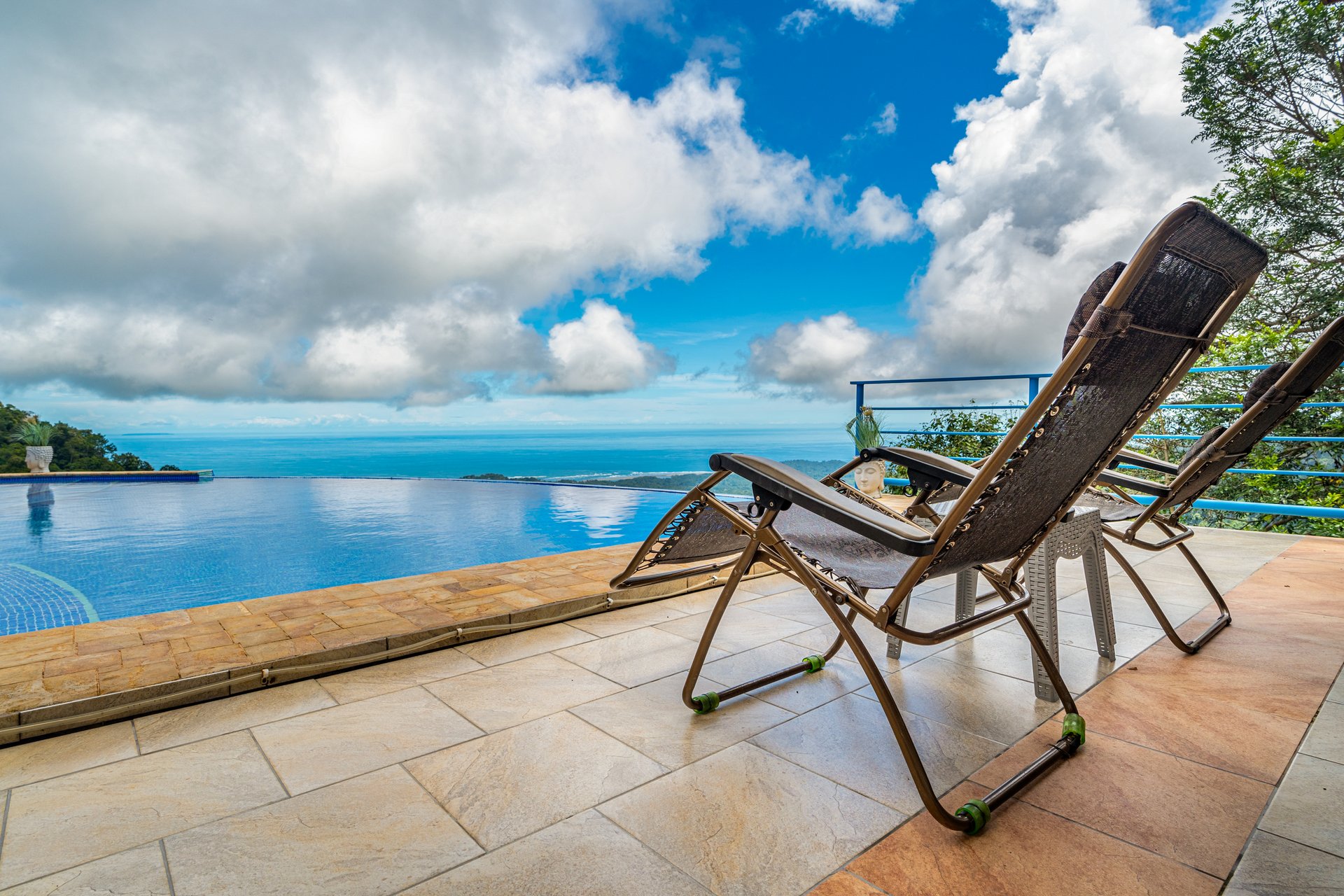 Luxury 4-Bed Villa with Ocean Views & Infinity Pool in Ojochal