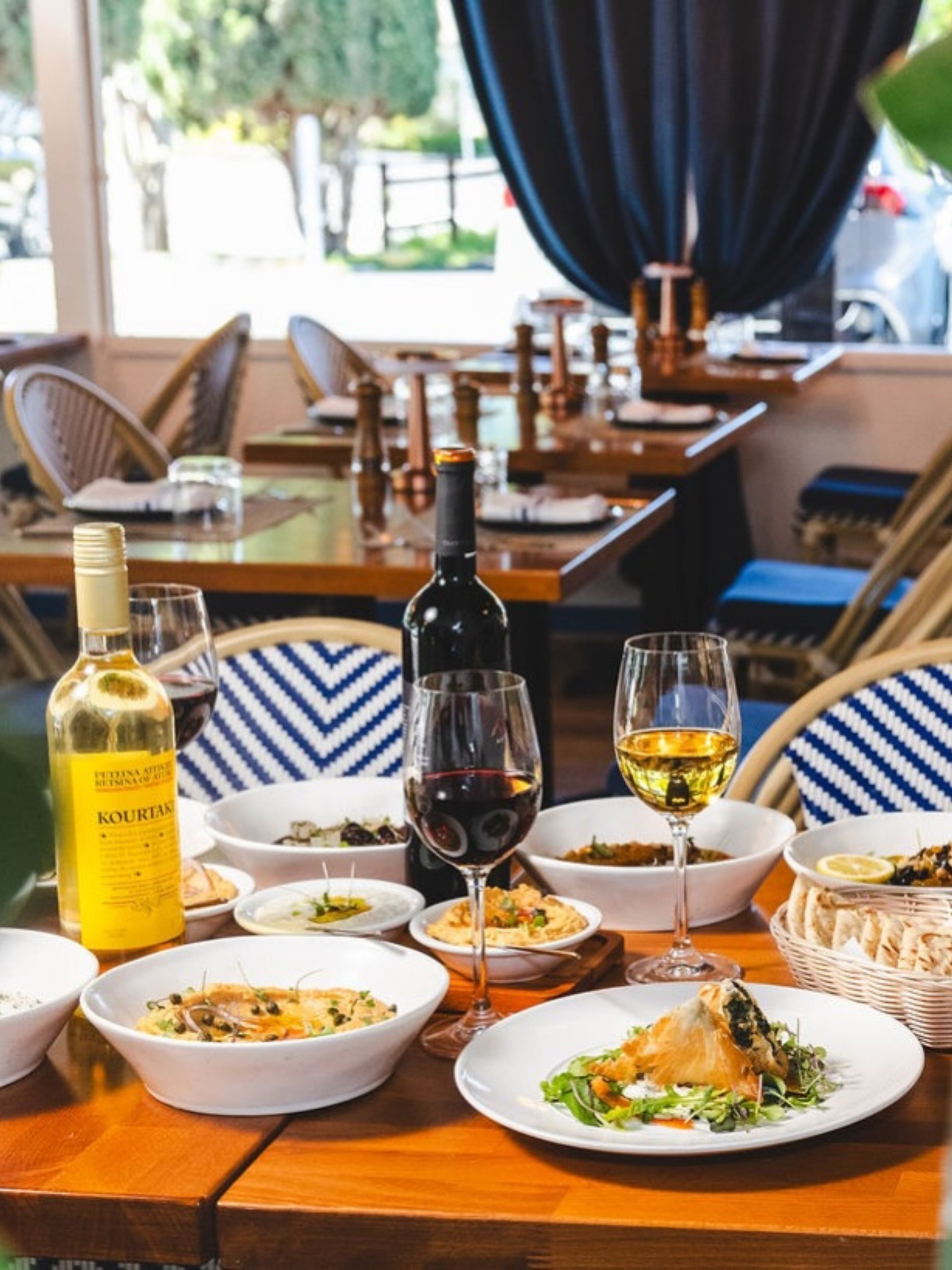 Mezzeluna restaurant in Cotati serving Greek and Mediterranean food