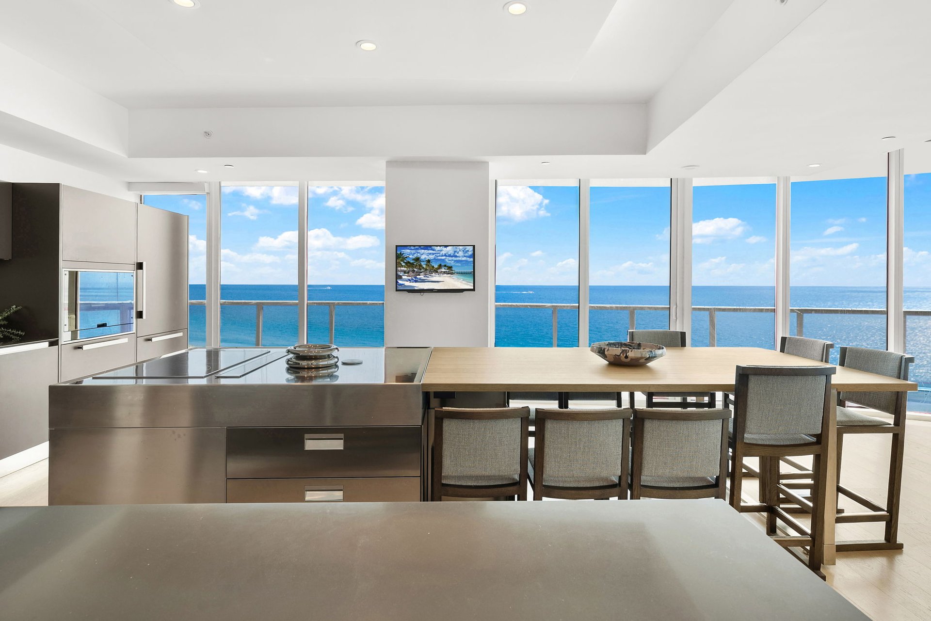 100 S Pointe Drive, Residence 1906/07