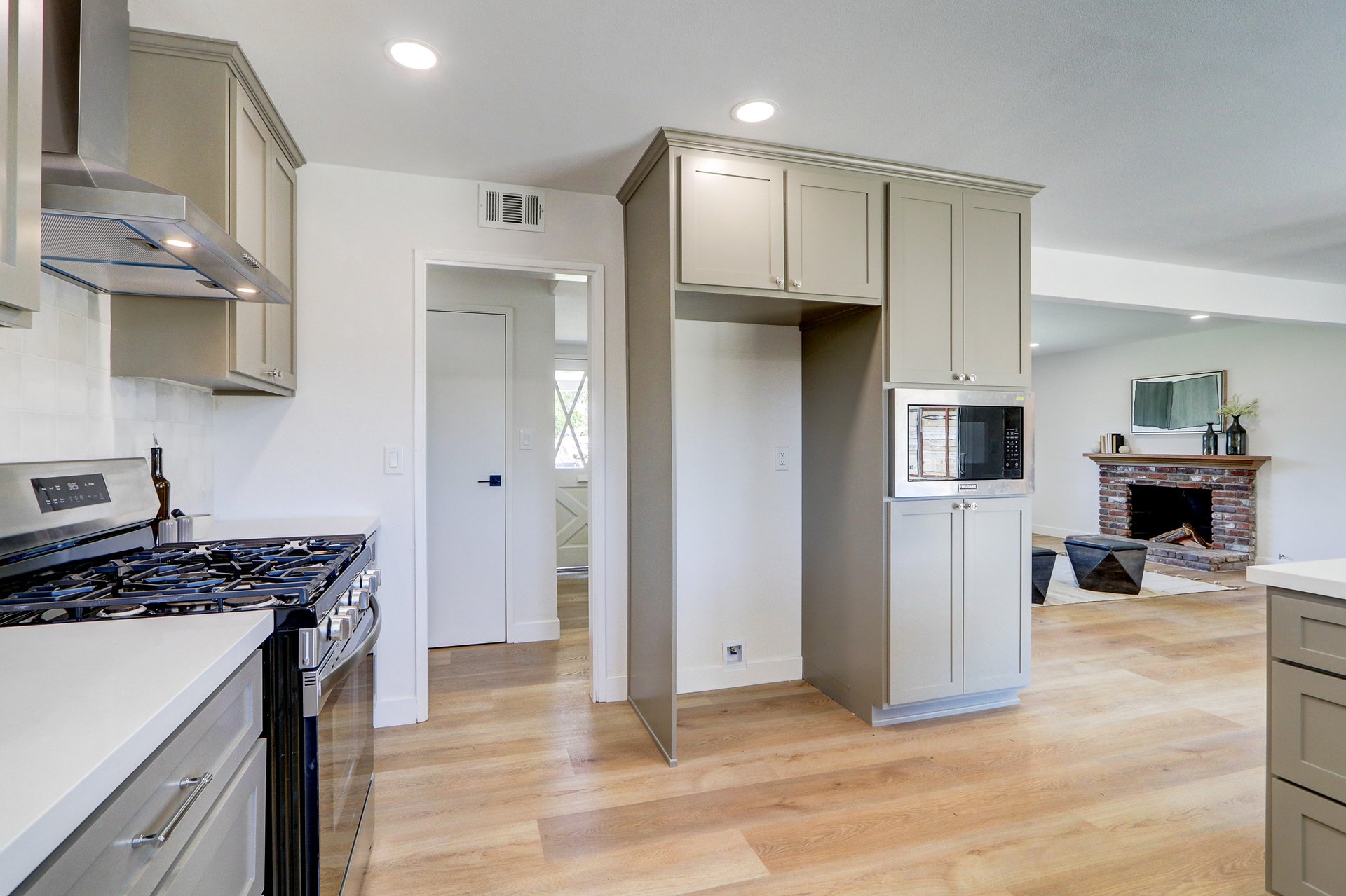 476 Jeanne Ct