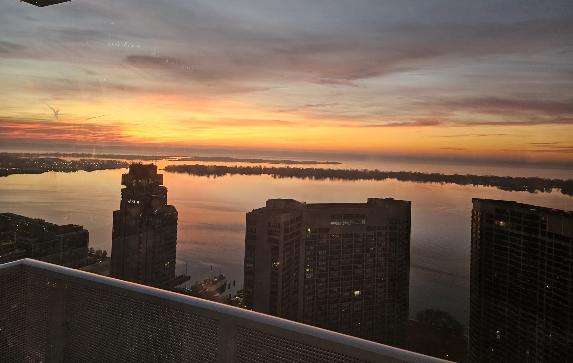 Luxurious Panoramic View Unit