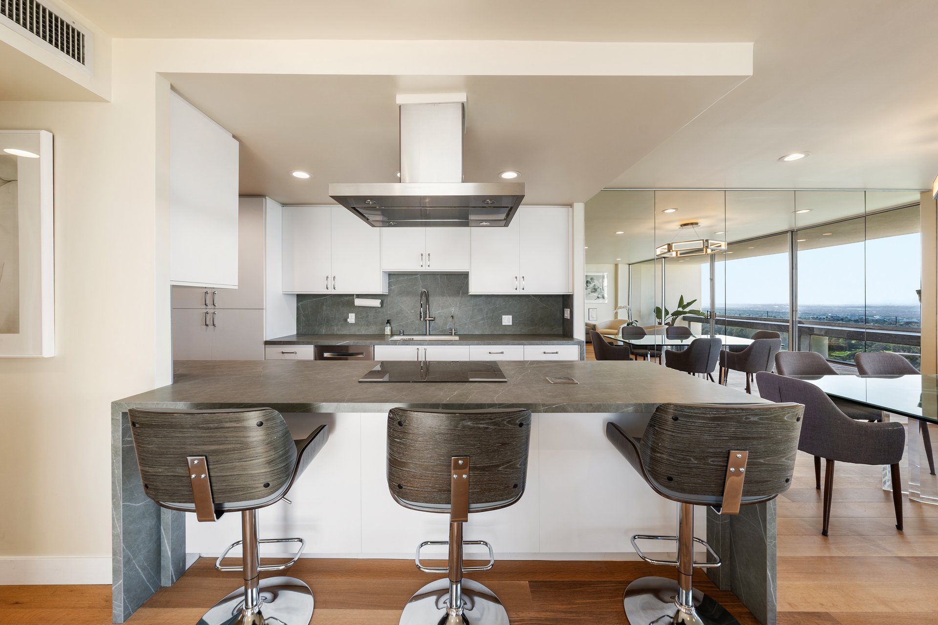 2220 Avenue Of The Stars Unit: 2306