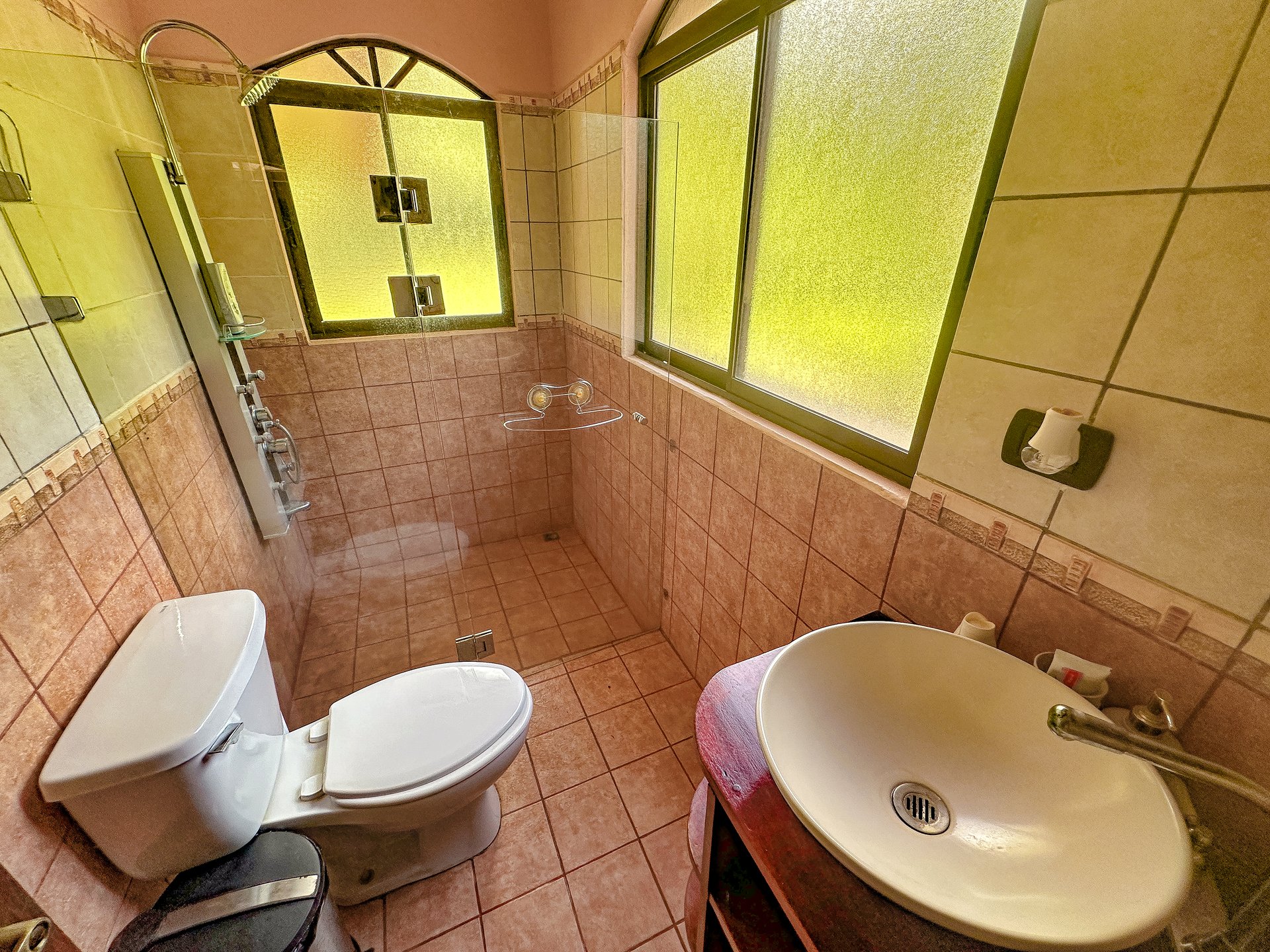 A riverfront 3-bed home on a large property In Ojochal, Costa Rica