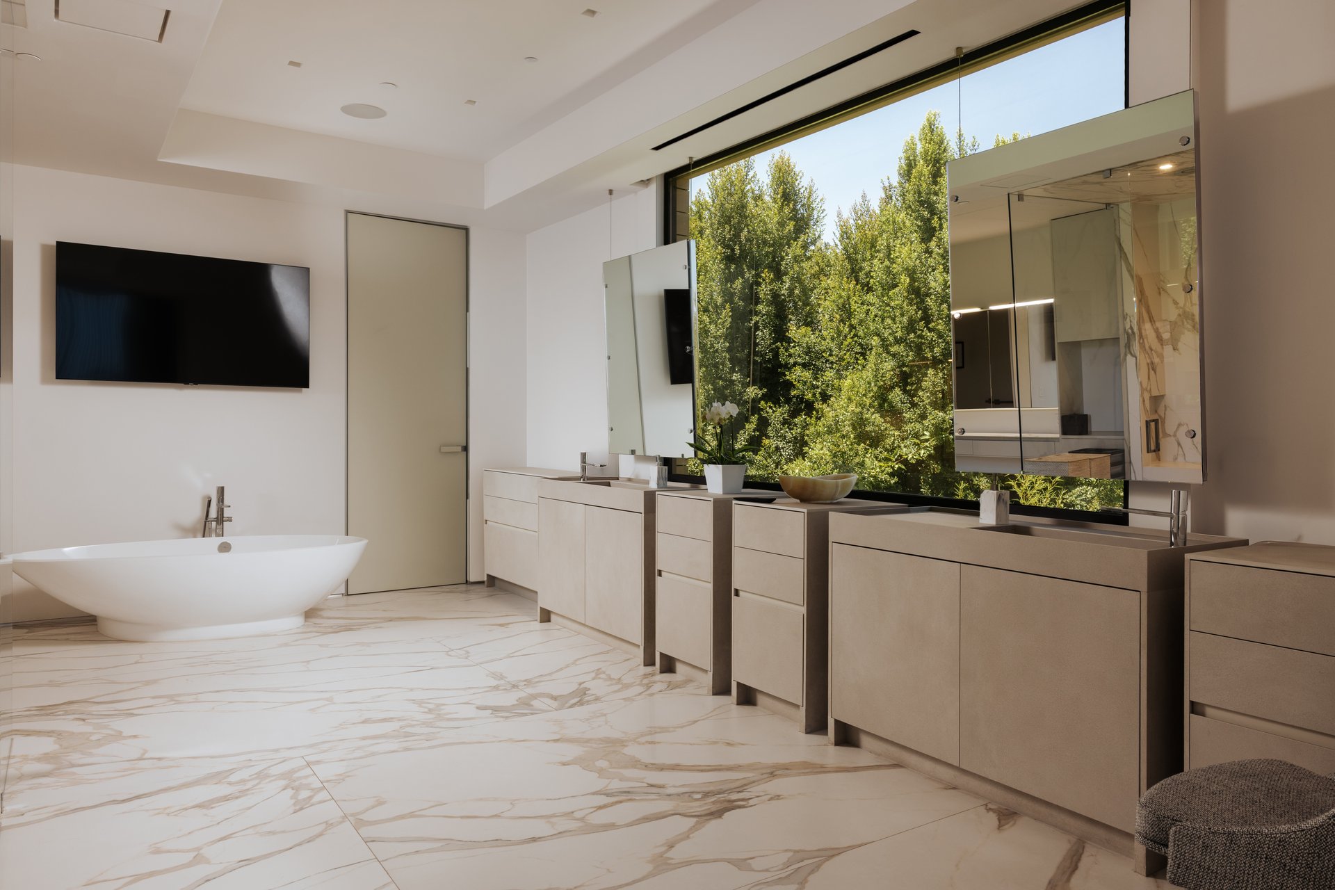 1140 Summit Dr, Beverly Hills