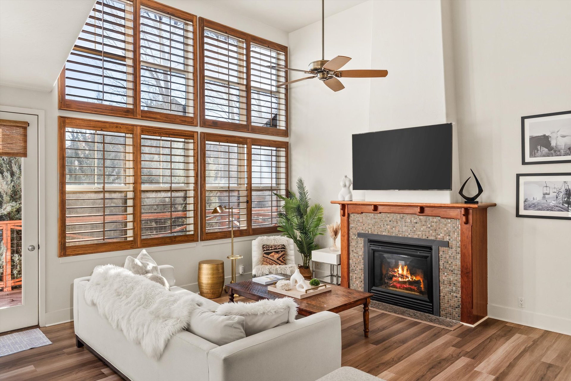 Bright and Stylish Townhome in the Heart of Willits