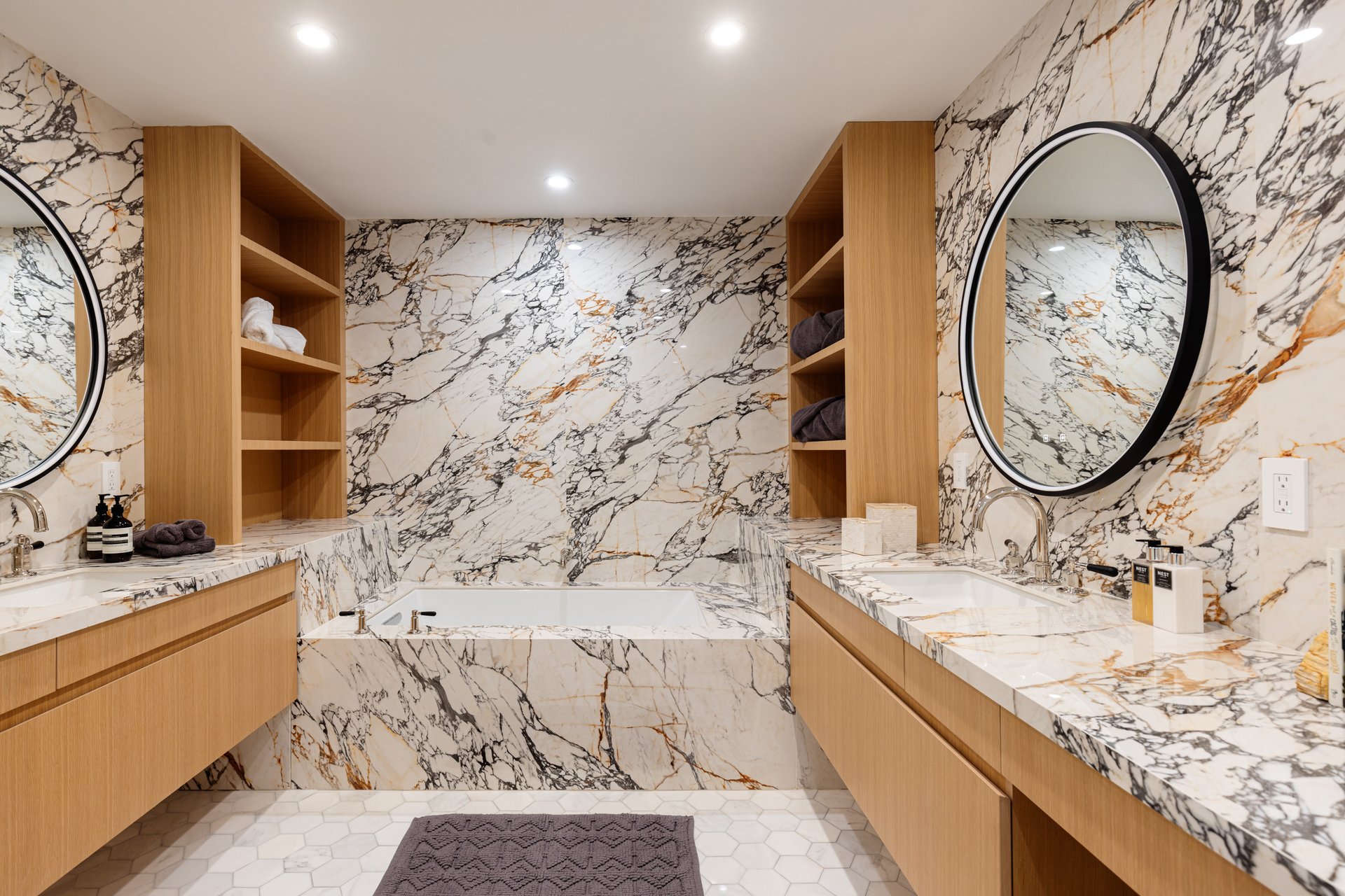 211 South Spalding Dr #305N, Beverly Hills