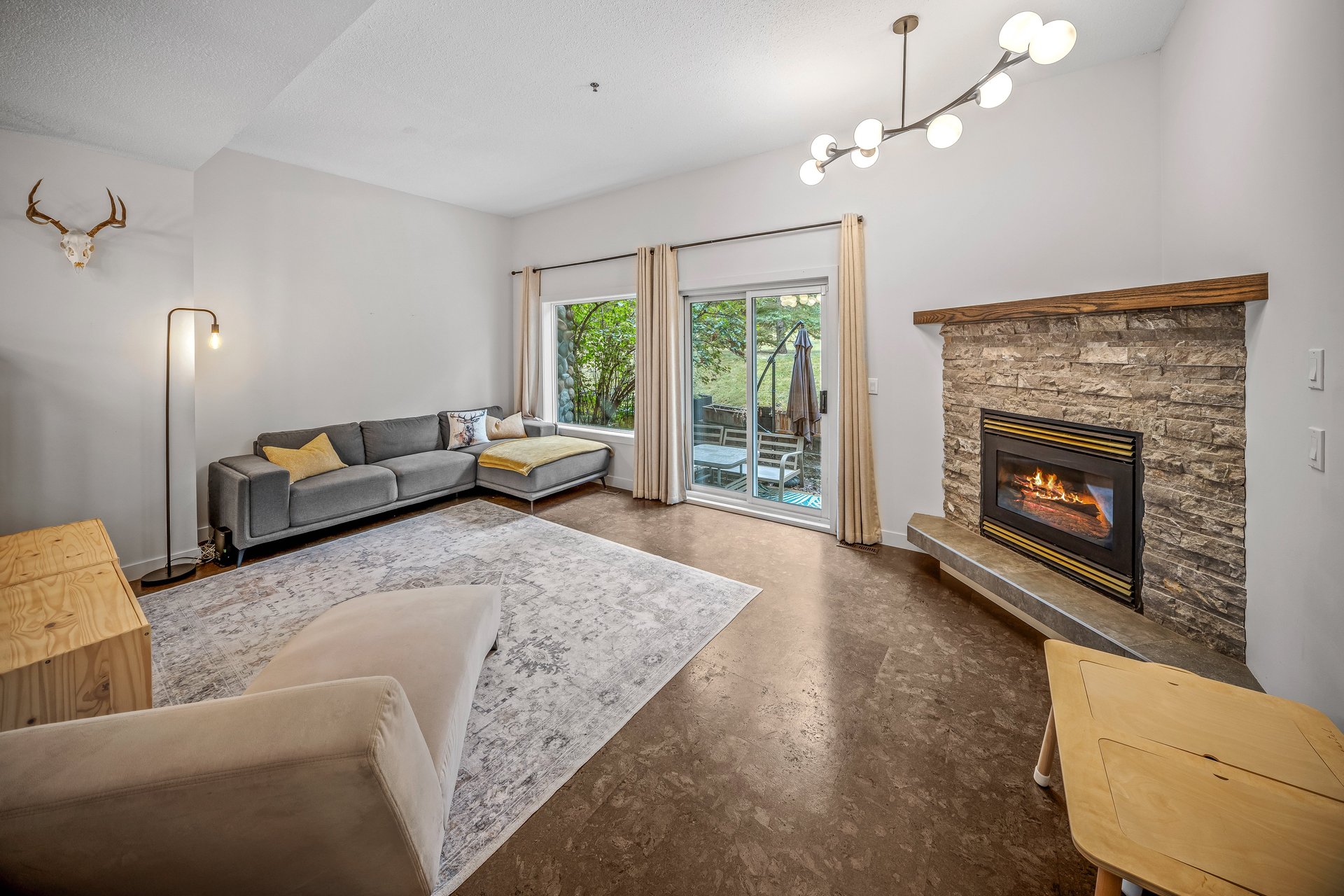 1022 Rundleview Drive Unit: 27