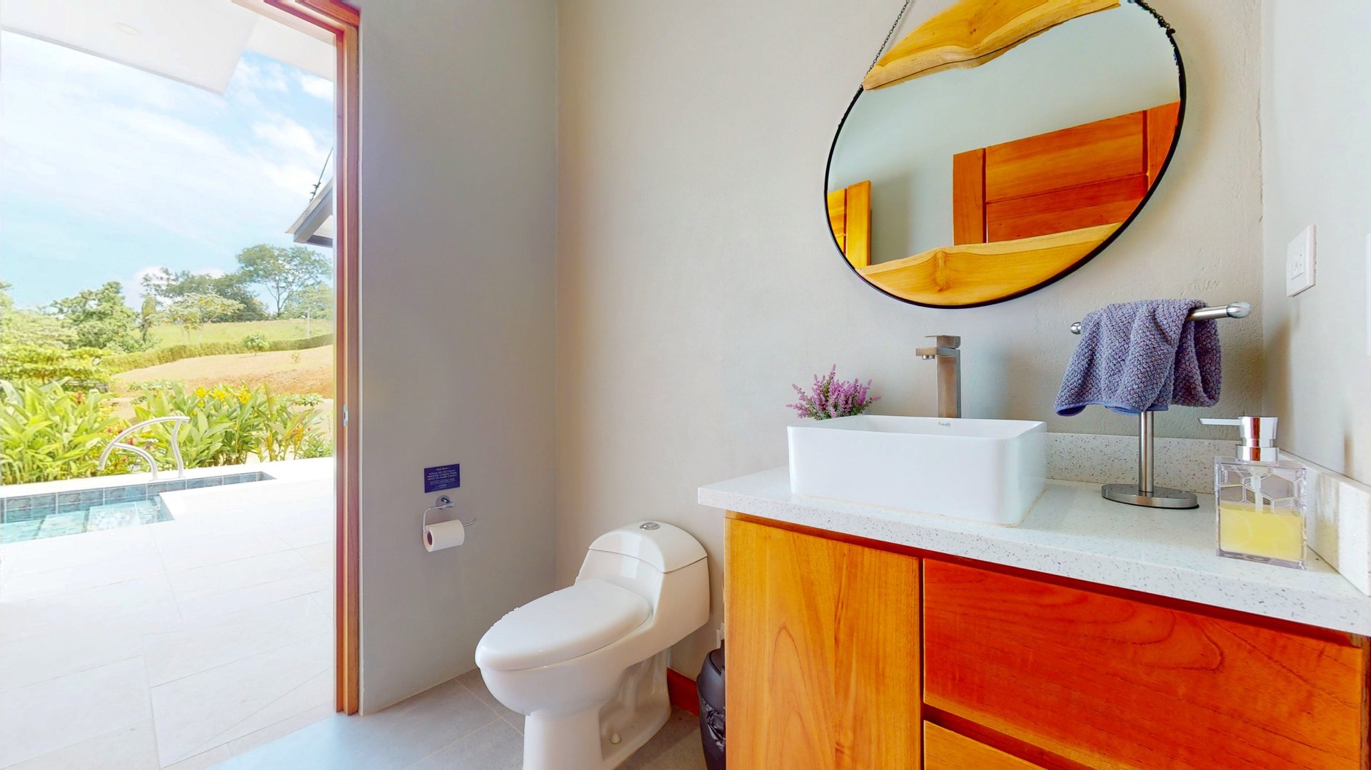 Private Modern Home in Ojochal, Costa Rica with Heated Saltwater Pool & Solar Backup