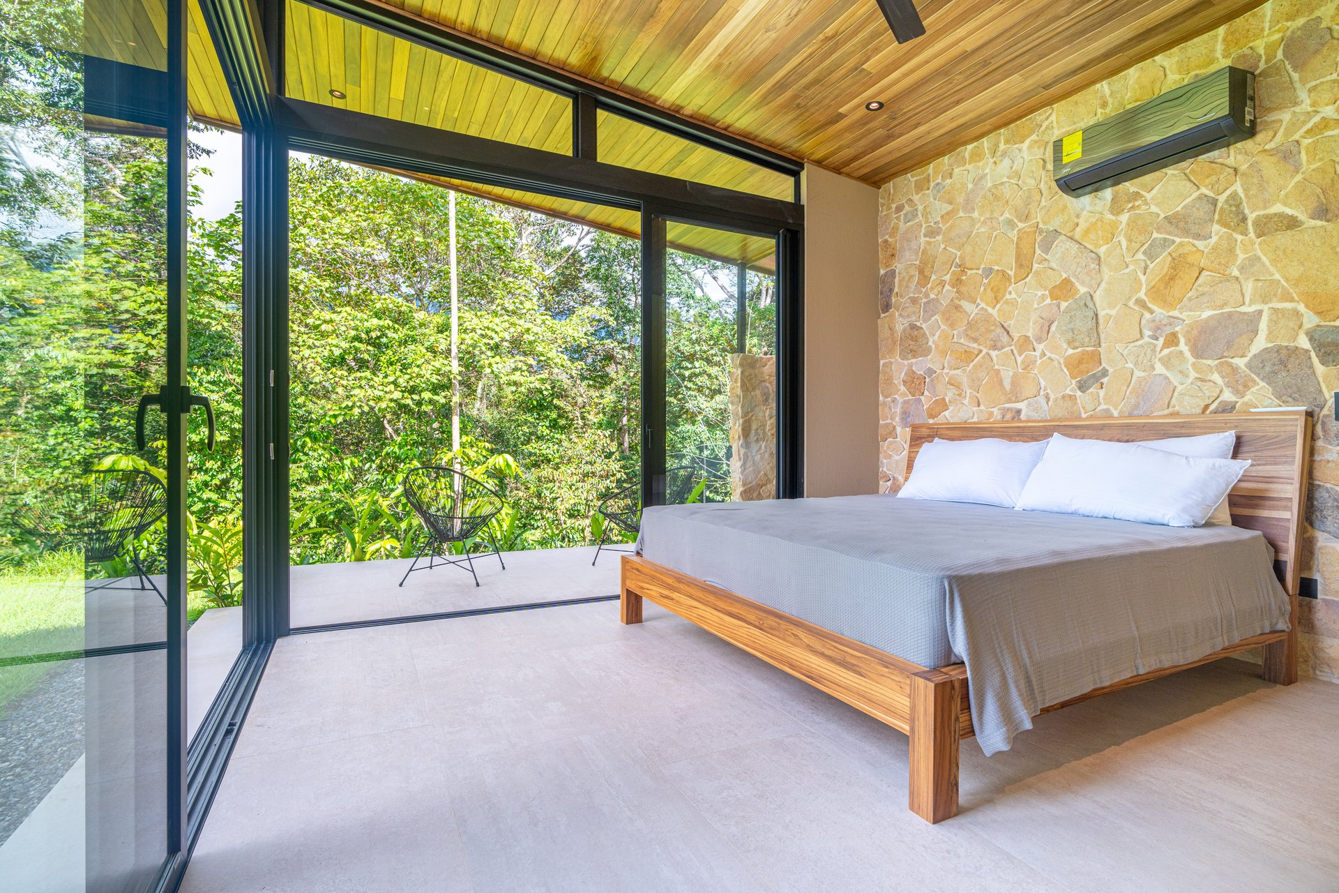 Casa Hamsa - Stunning, Modern Jungle Home in Ojochal
