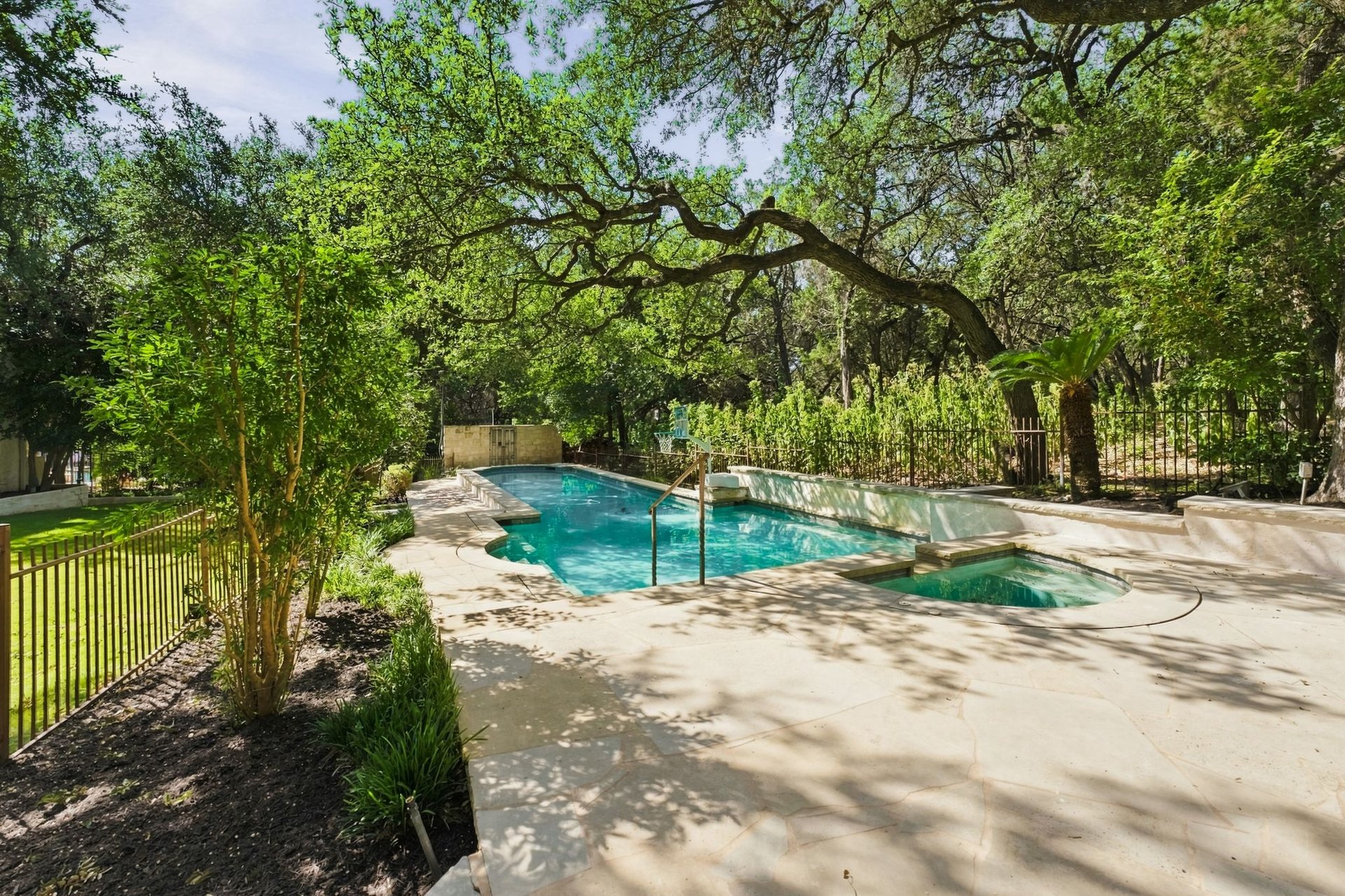 2900 Meandering River Court