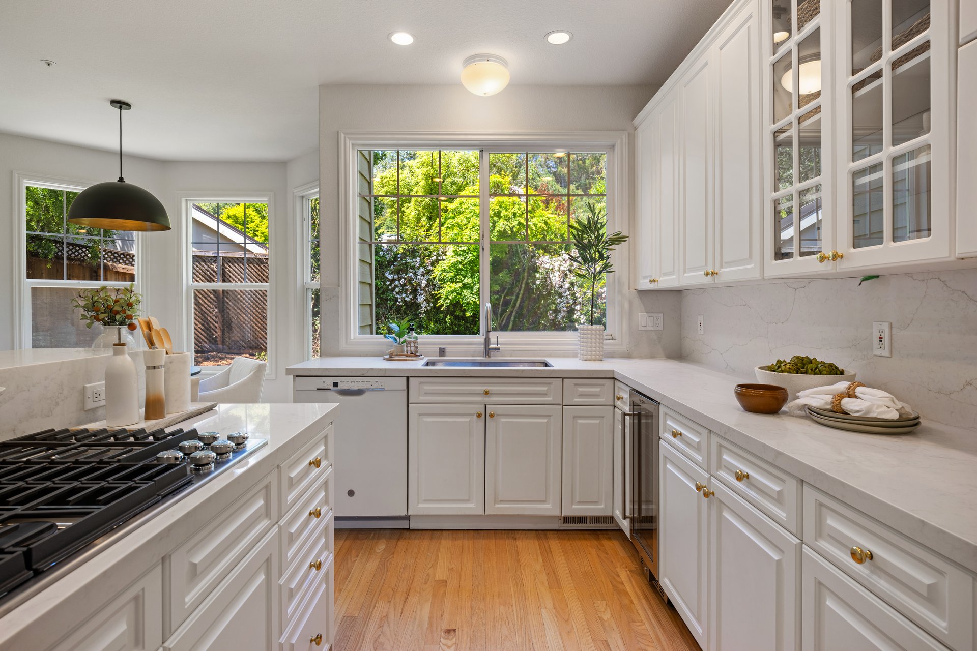 438 Laverne