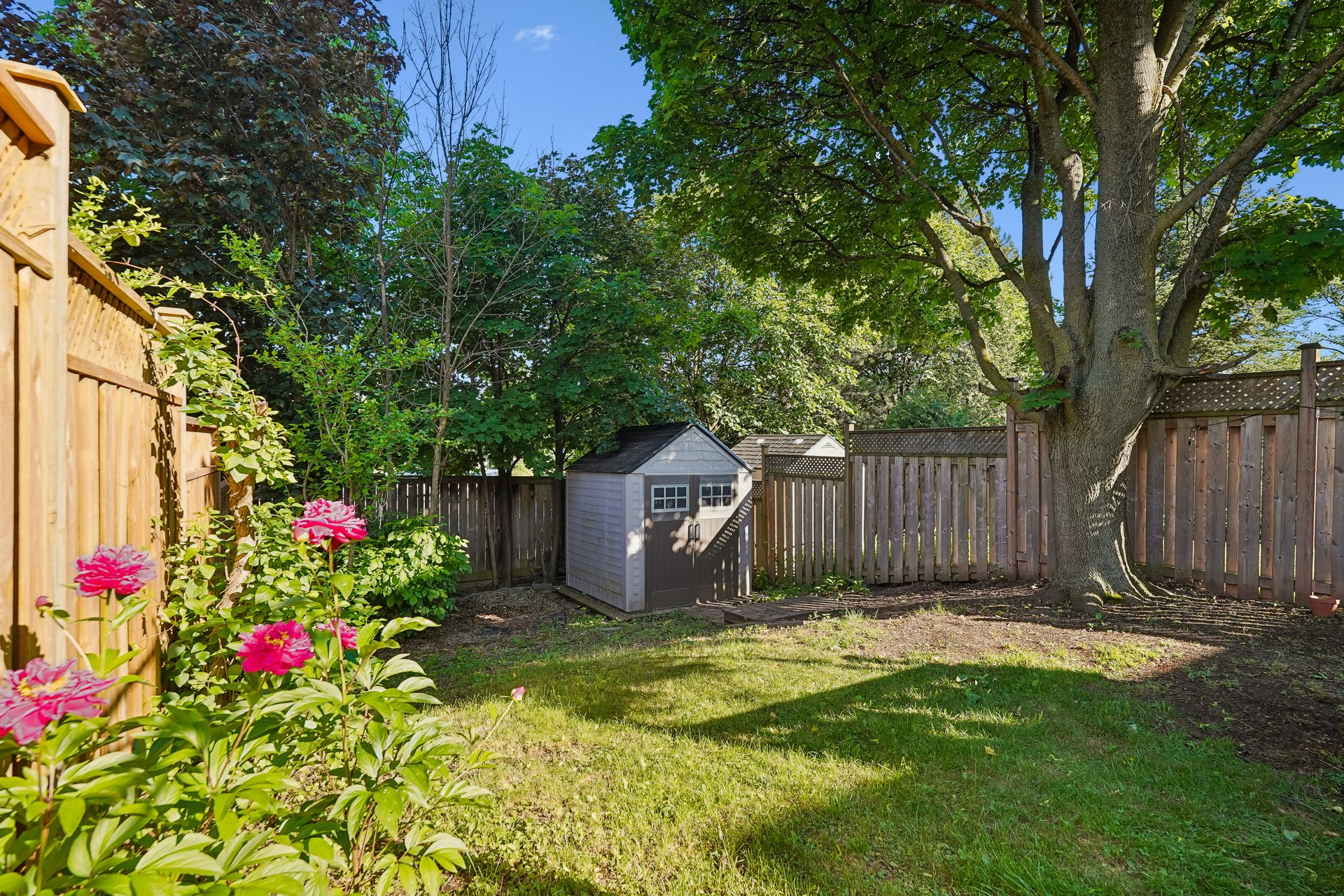 Move-in ready in the heart of Glen Abbey