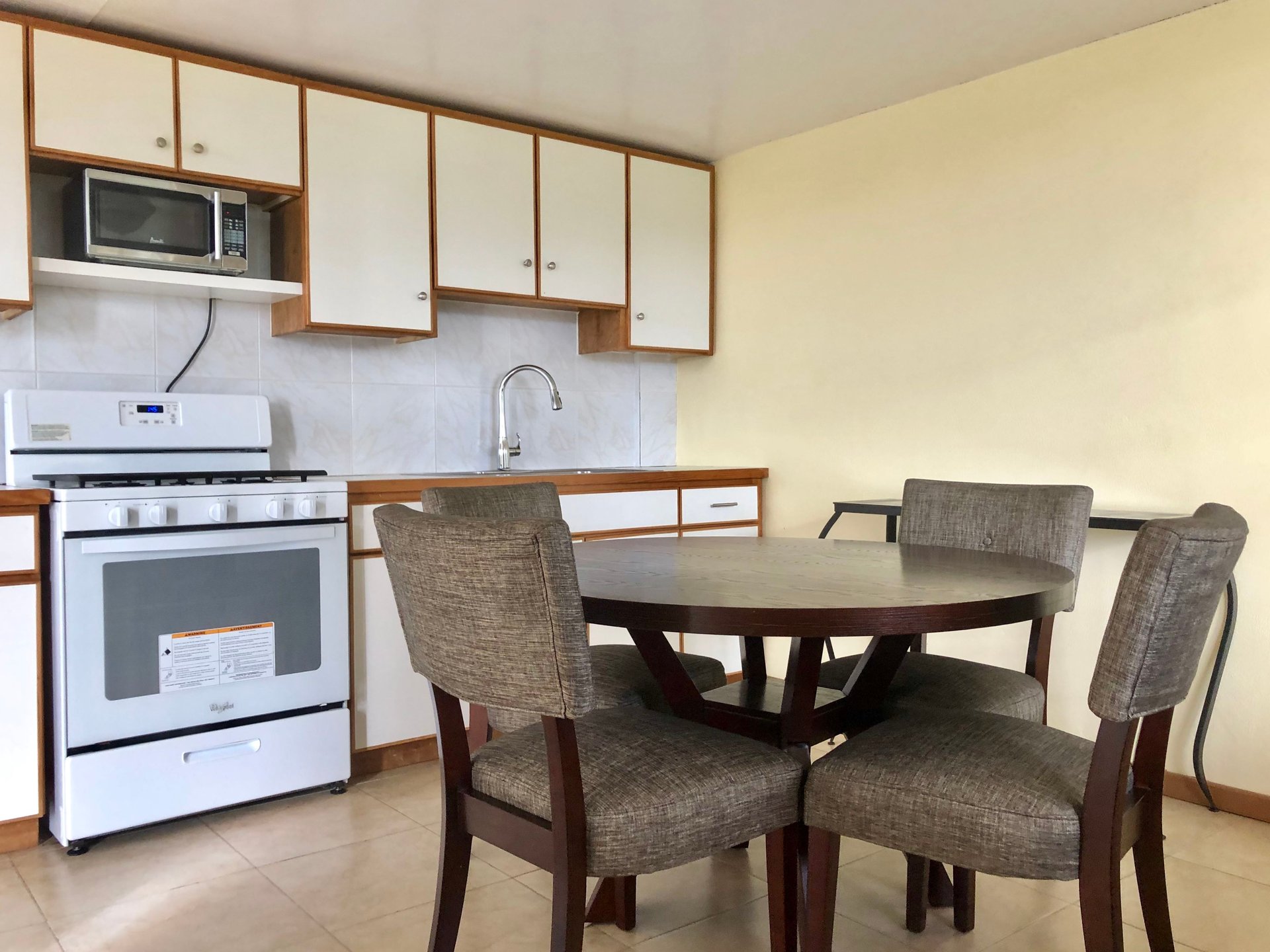 1089 Lambert Hills 1 Bedroom Apartment