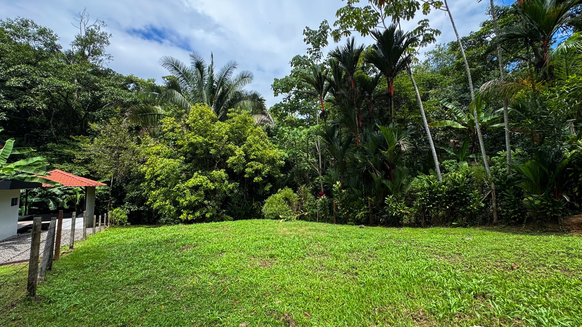 Beautiful Lot Ready to Built in Playa Hermosa, Osa with a Creek