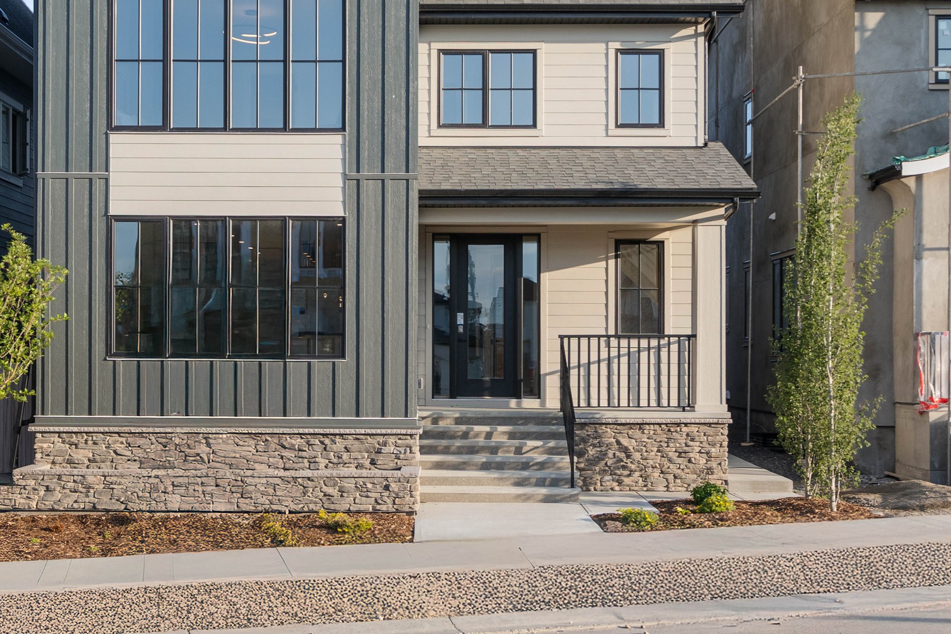 227 Calais Drive SW