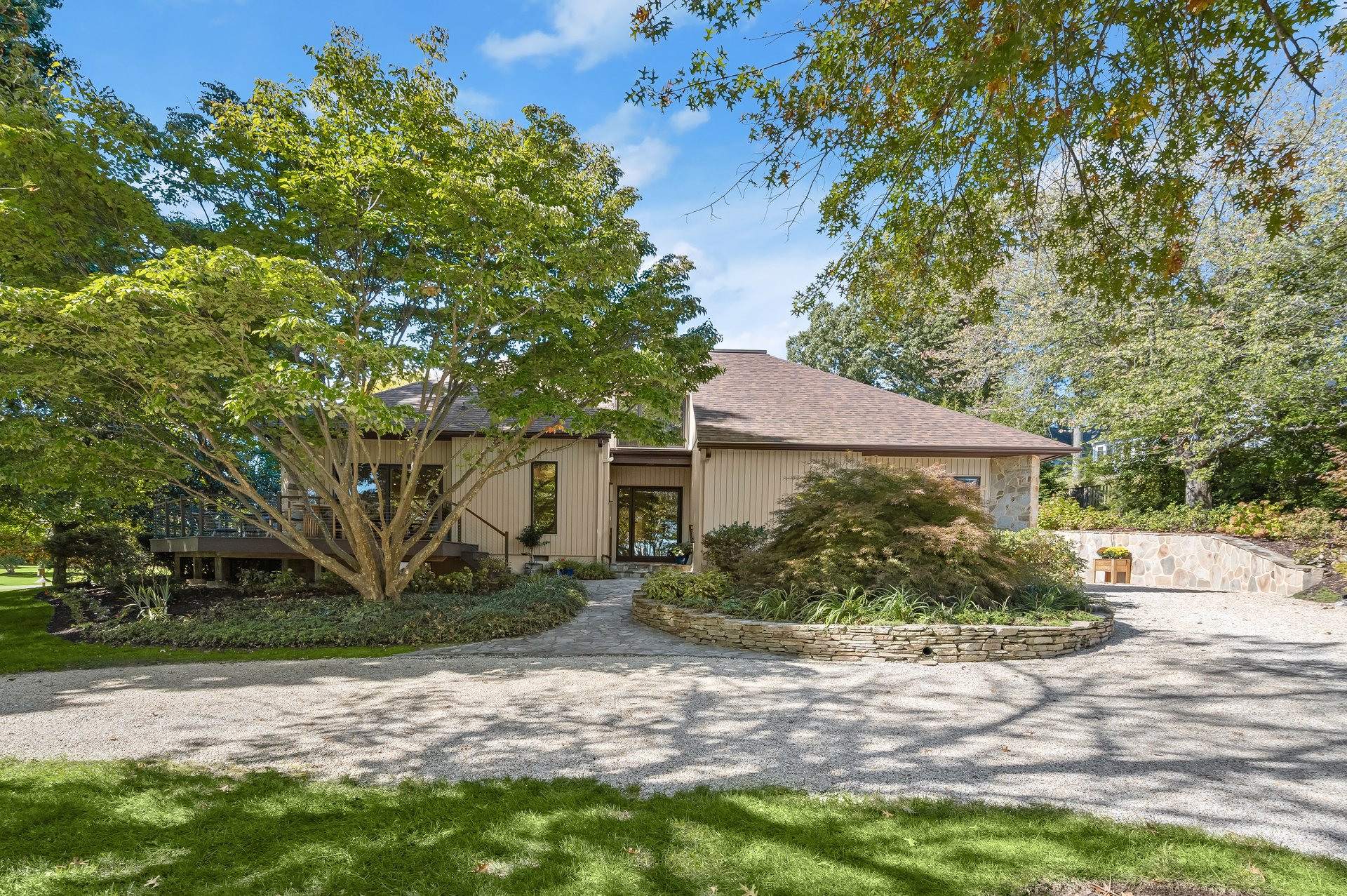 668 Broadwater Way