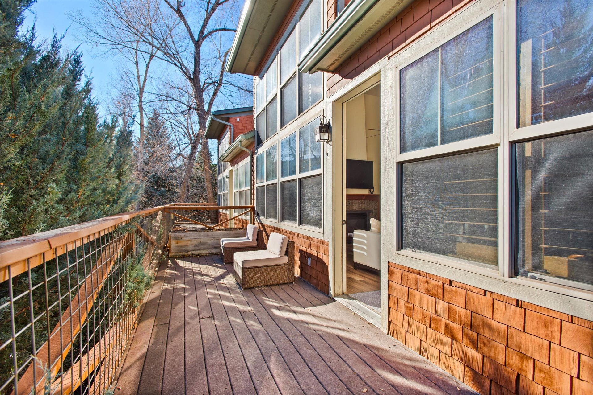 Bright and Stylish Townhome in the Heart of Willits