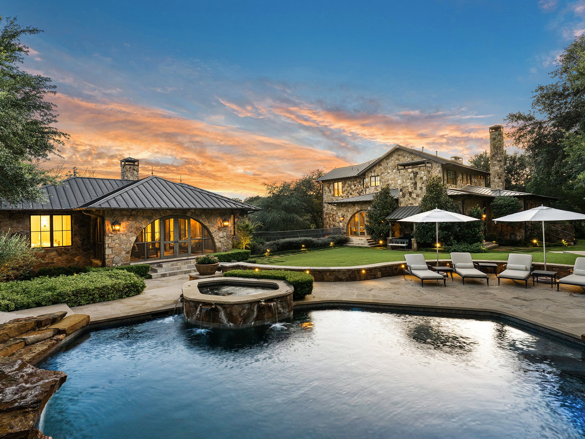 3907 Balcones Drive