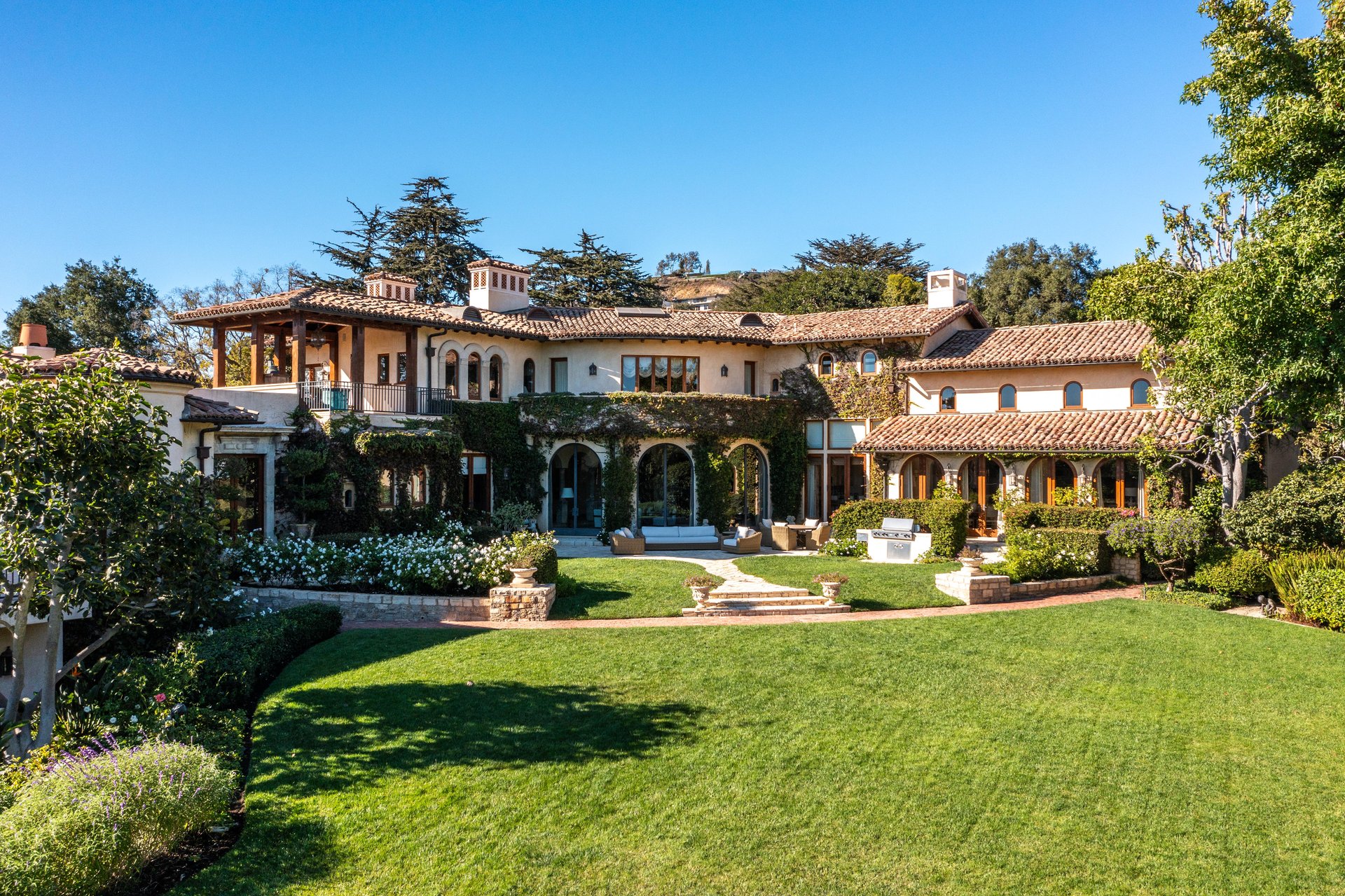 1550 Amalfi DR