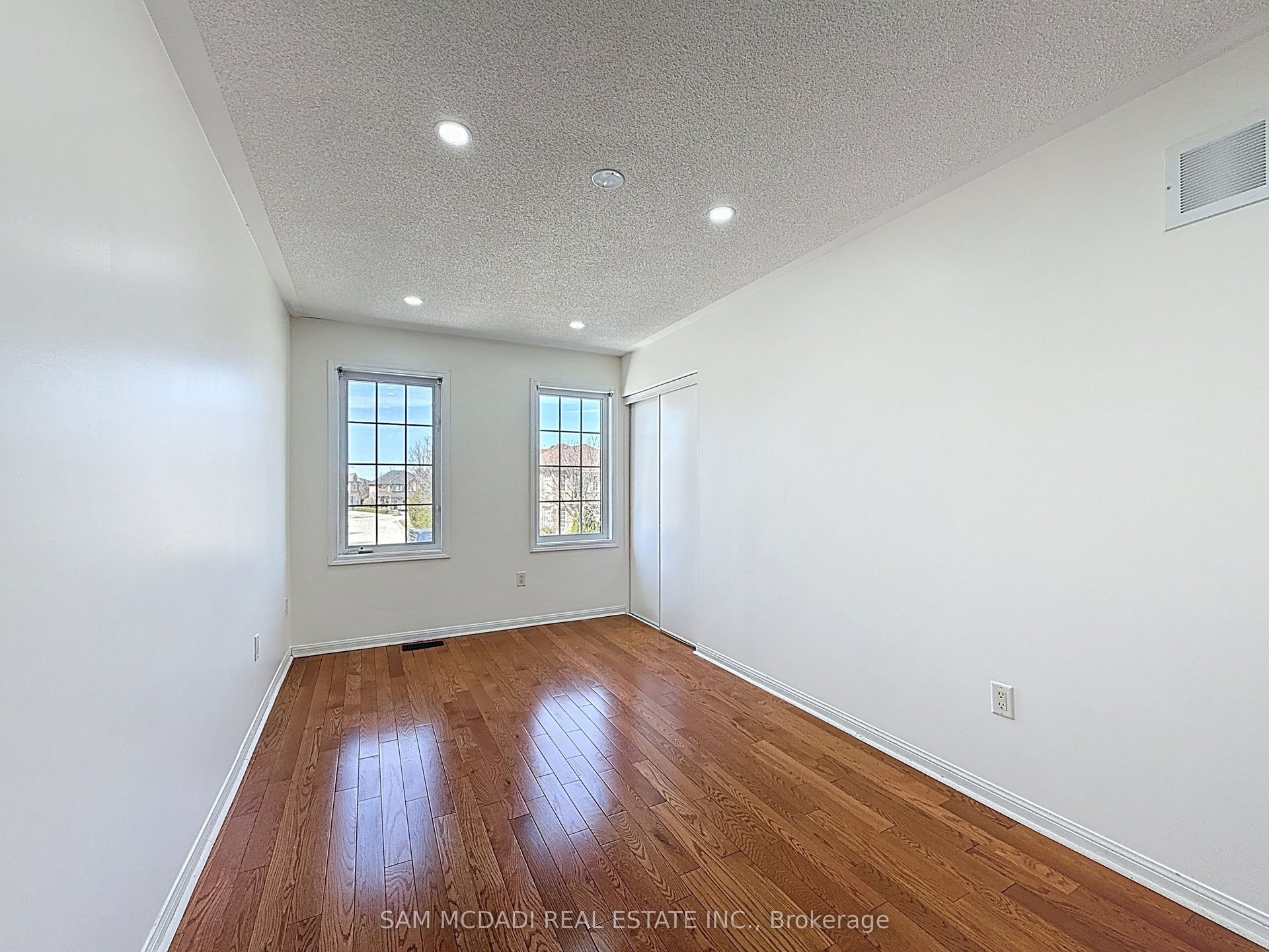 1354 Weir Chase 