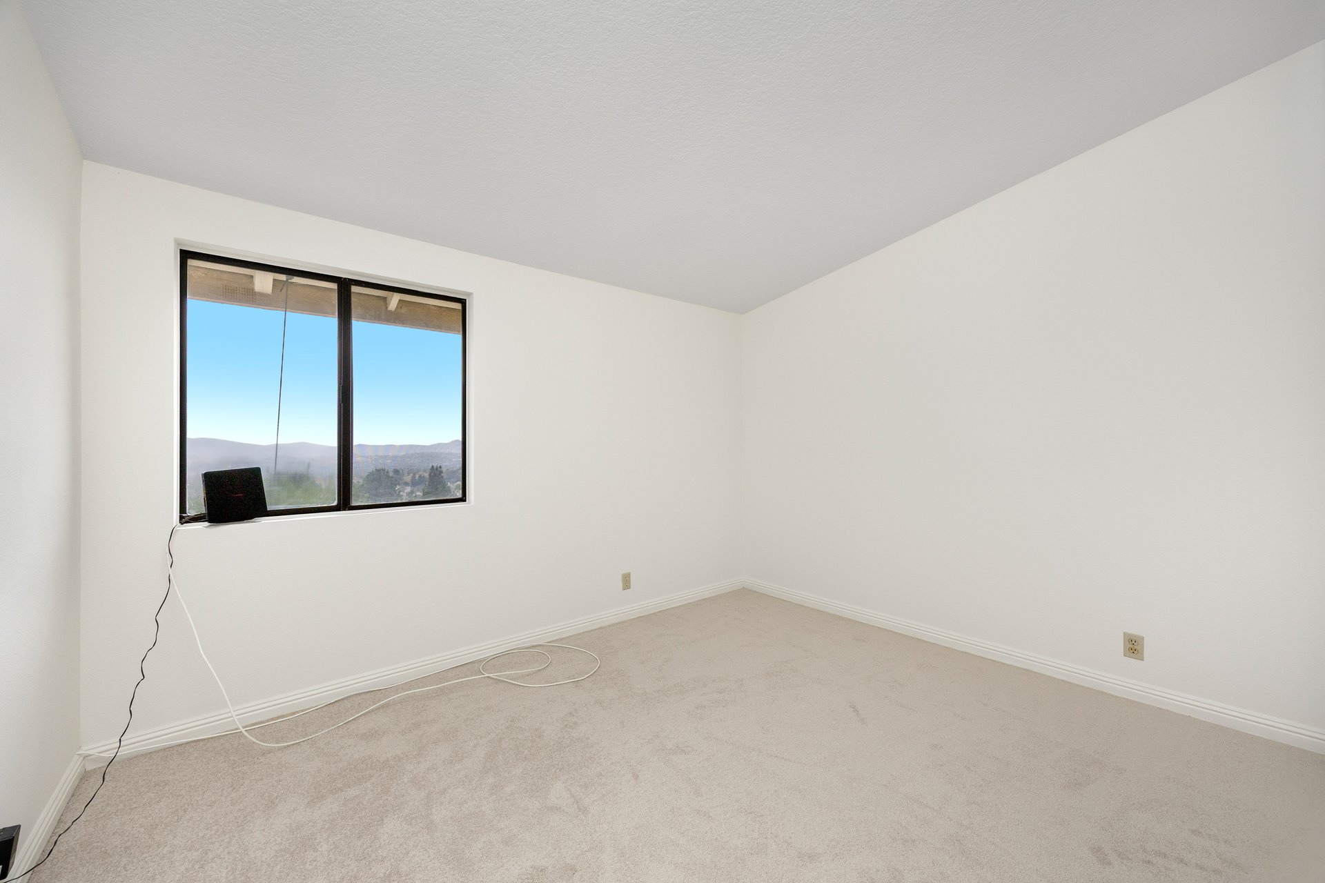 2736 Whitechapel Pl